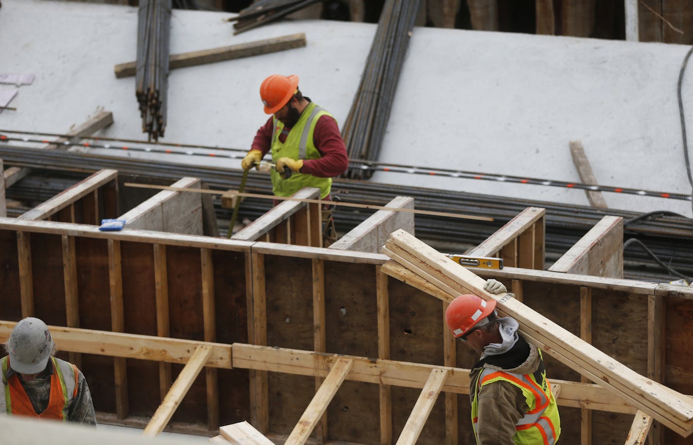 At the Coon Rapids Dam in Coon Rapids, construction workers implemented the gates that will hopefully keep the Asian carp and other invasive species from moving upstream.]richard tsong-taatarii/rtsongtaataarii@startribune.com ORG XMIT: MIN1310211128481084