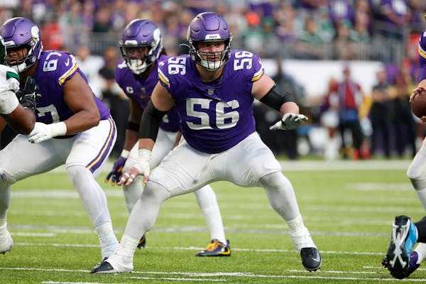 Vikings center Garrett Bradbury looked to make a block during a Dec. 4 game against the Jets.