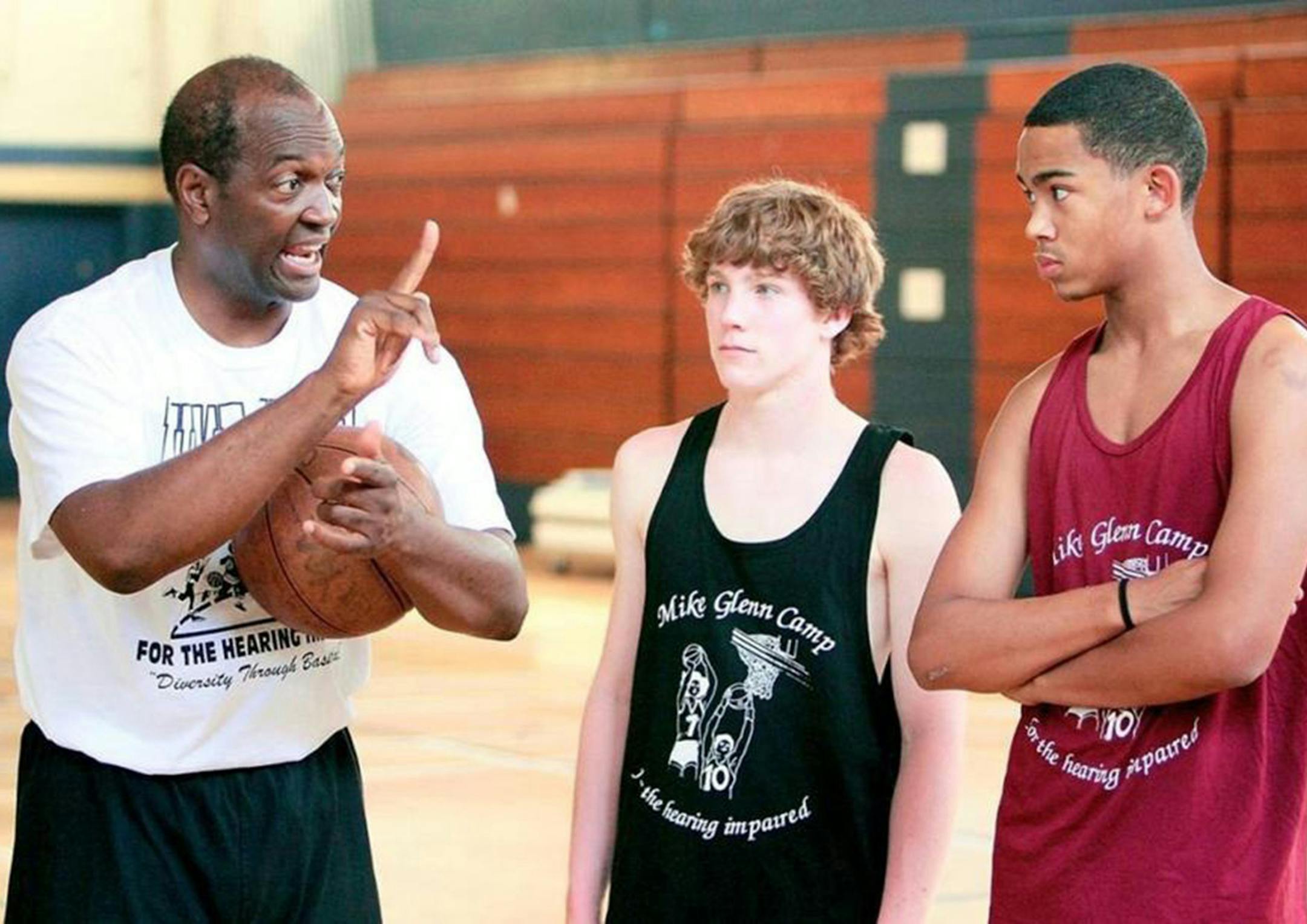 Former NBA player Mike Glenn instructs campers using sign language. (Contributed) Courtesy of Mike Glenn ORG XMIT: 1296709