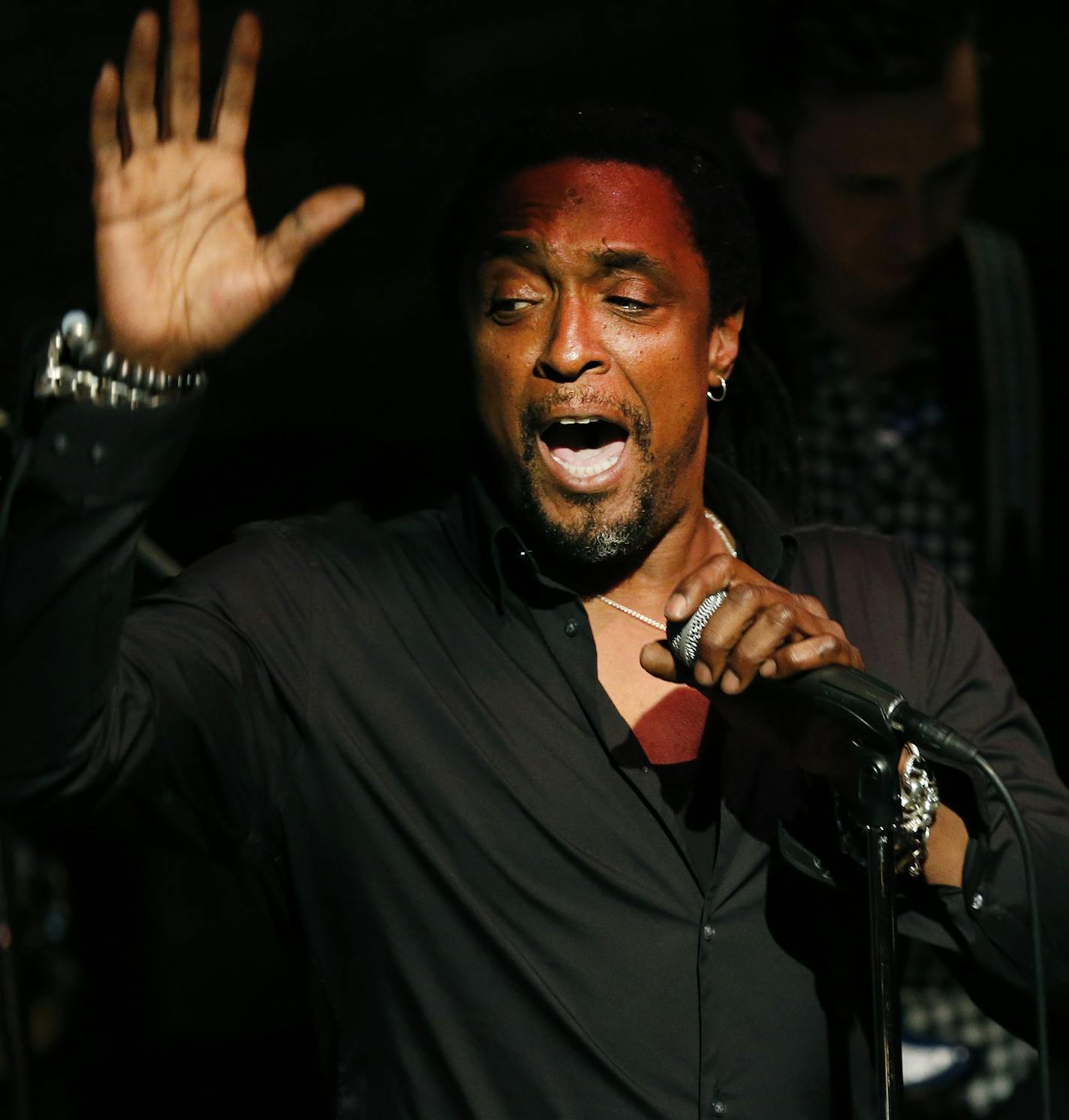 Band 2&#x2019;s Bernard Fowler sang some Stones songs in a jazzy way at the Dakota on Tuesday.