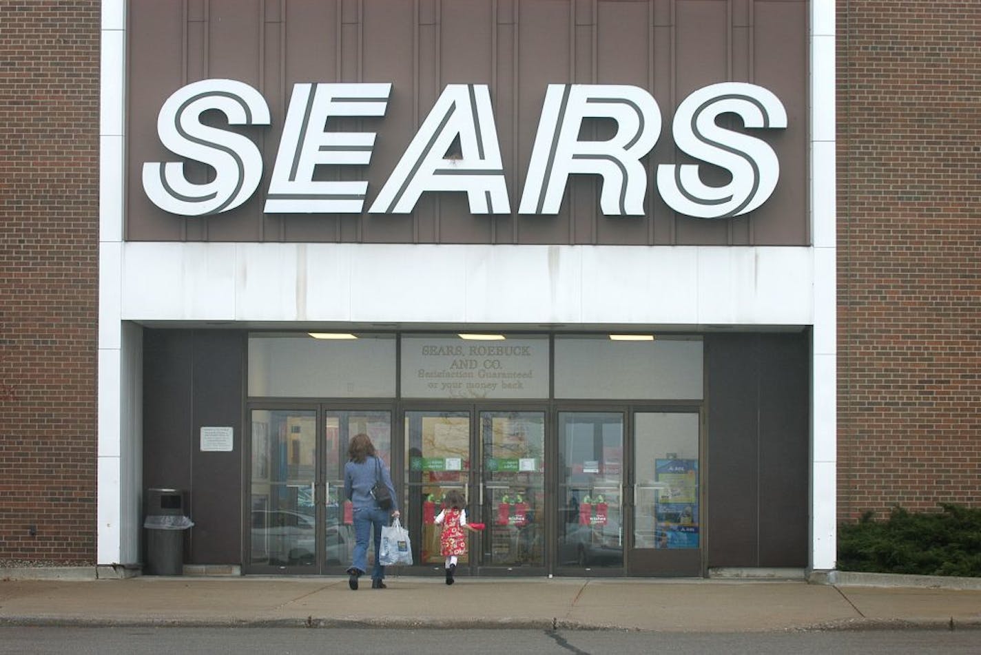 Glen Stubbe/Star Tribune Wednesday, November 17, 2004 -- Customers enter the Sears store at Burnsville Center Burnsville Tuesday morning. Tuesday Sears and Kmart announced they are merging. the new company will be called Sears Holdings Inc.