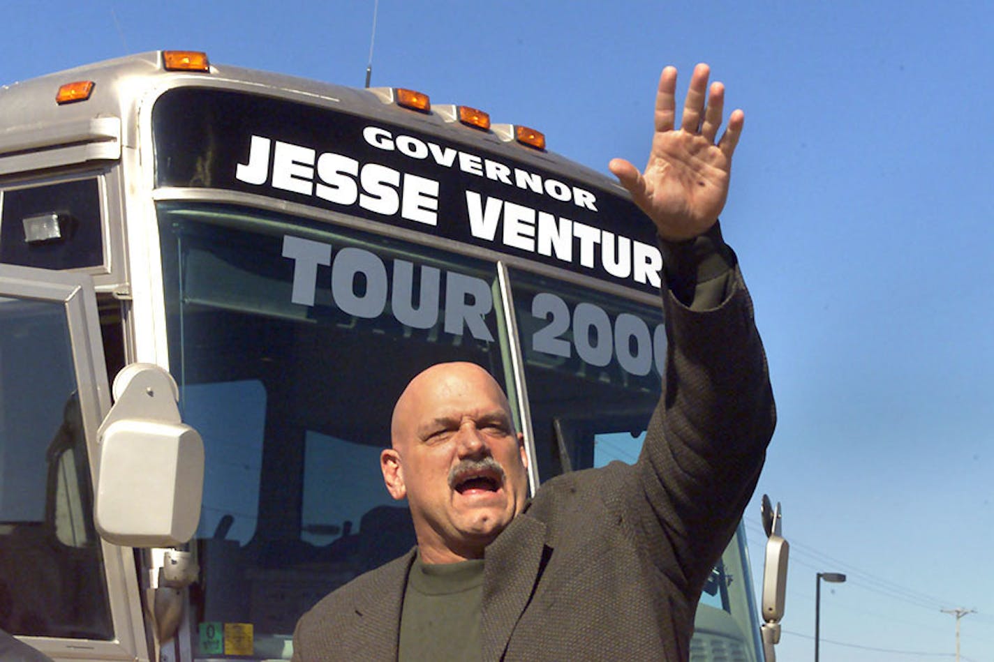 Gov. Jesse Ventura tours SE Minnesota visiting Farmington, Cannon Falls, Zumbrota, Rochester, Chatfield, Winona. --Gov. Ventura waves to a crowd of students in front of Wabasha-Kellogg High School in Wabasha, Minn., on Thursday, March 16, 2000.