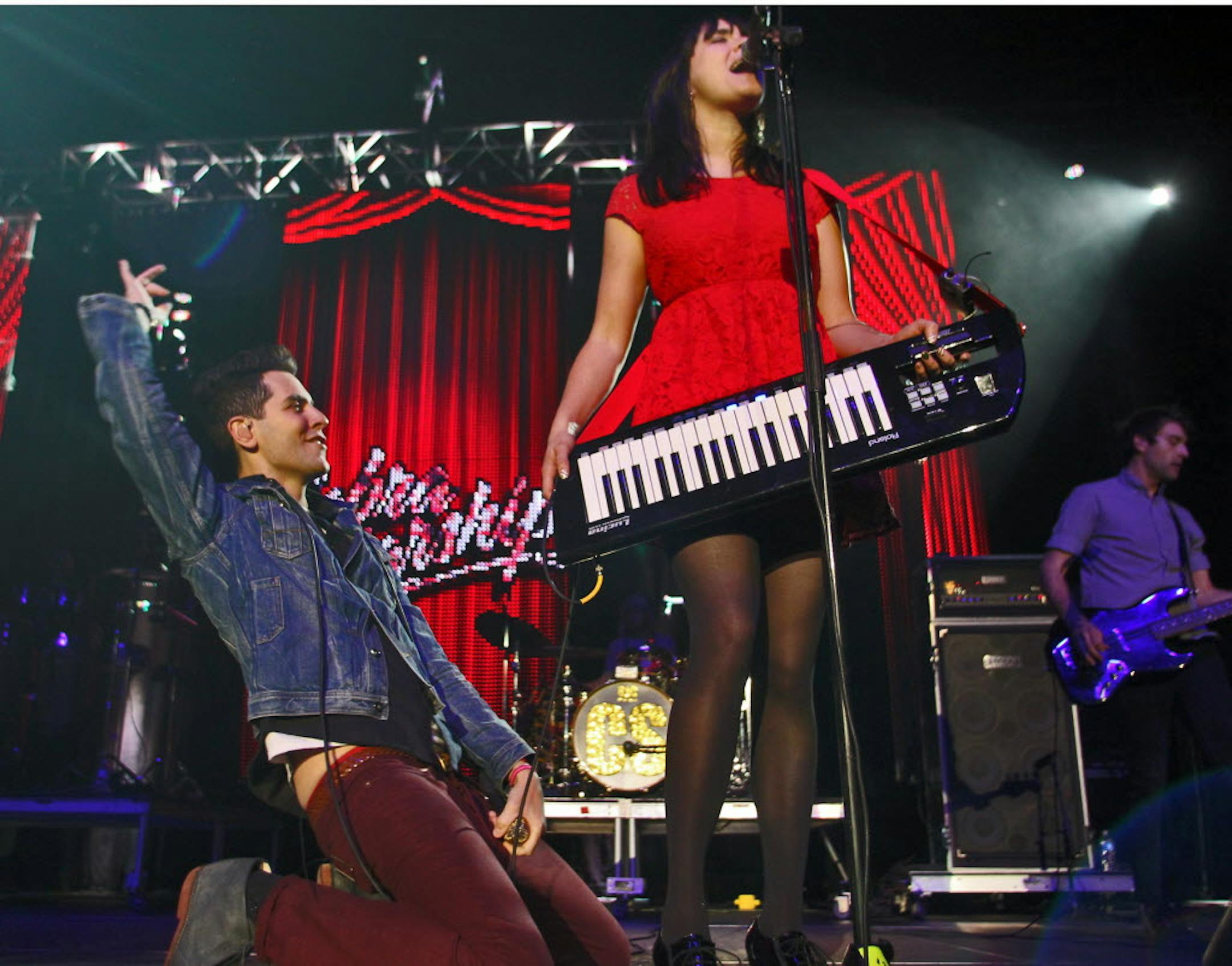 Cobra Starship's Gabe Saporta and Victoria Asher partied on "You Make Me Feel" at KDWB's annual Jingle Ball.