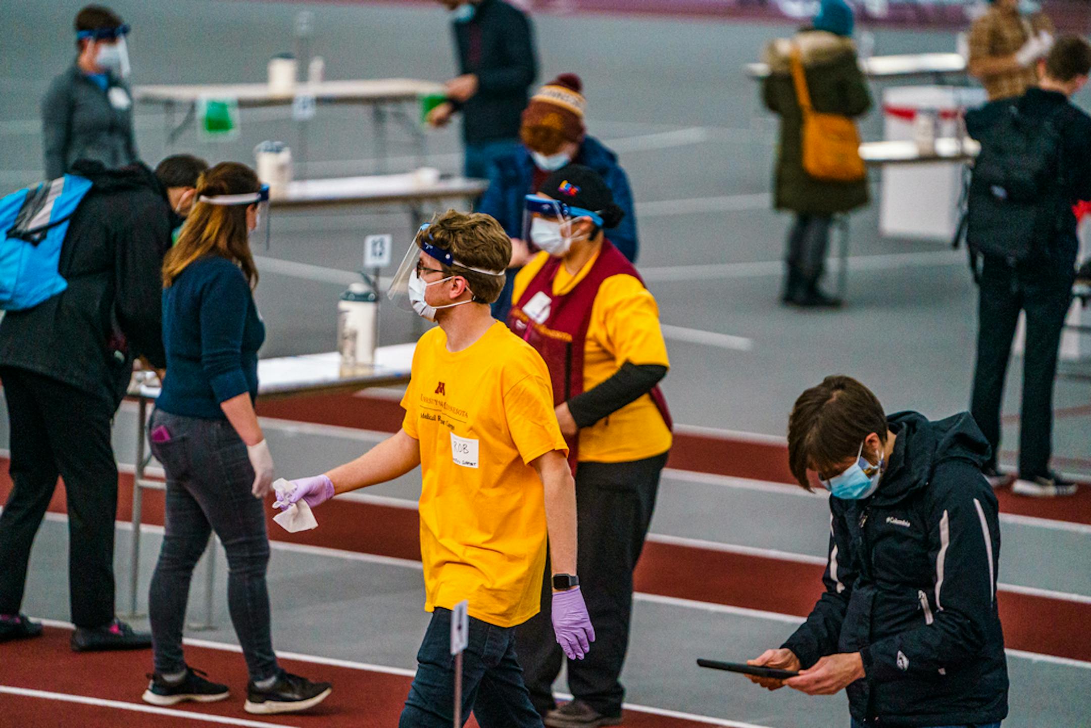 At the U of MN Field House, about 2000 students, staff, and faculty took saliva Covid-19 tests before the university locks down and goes to virtual learning for the rest of the semester.] Thousands of college students in Minnesota are weighing whether to head home for Thanksgiving next week, balancing their desire to see their families with worries they could spread COVID-19 to them. State health officials are advising students to stay on campus and forgo their cherished holiday traditions. RICHARD TSONG-TAATARII • richard.tsong-taatarii@startribune.com