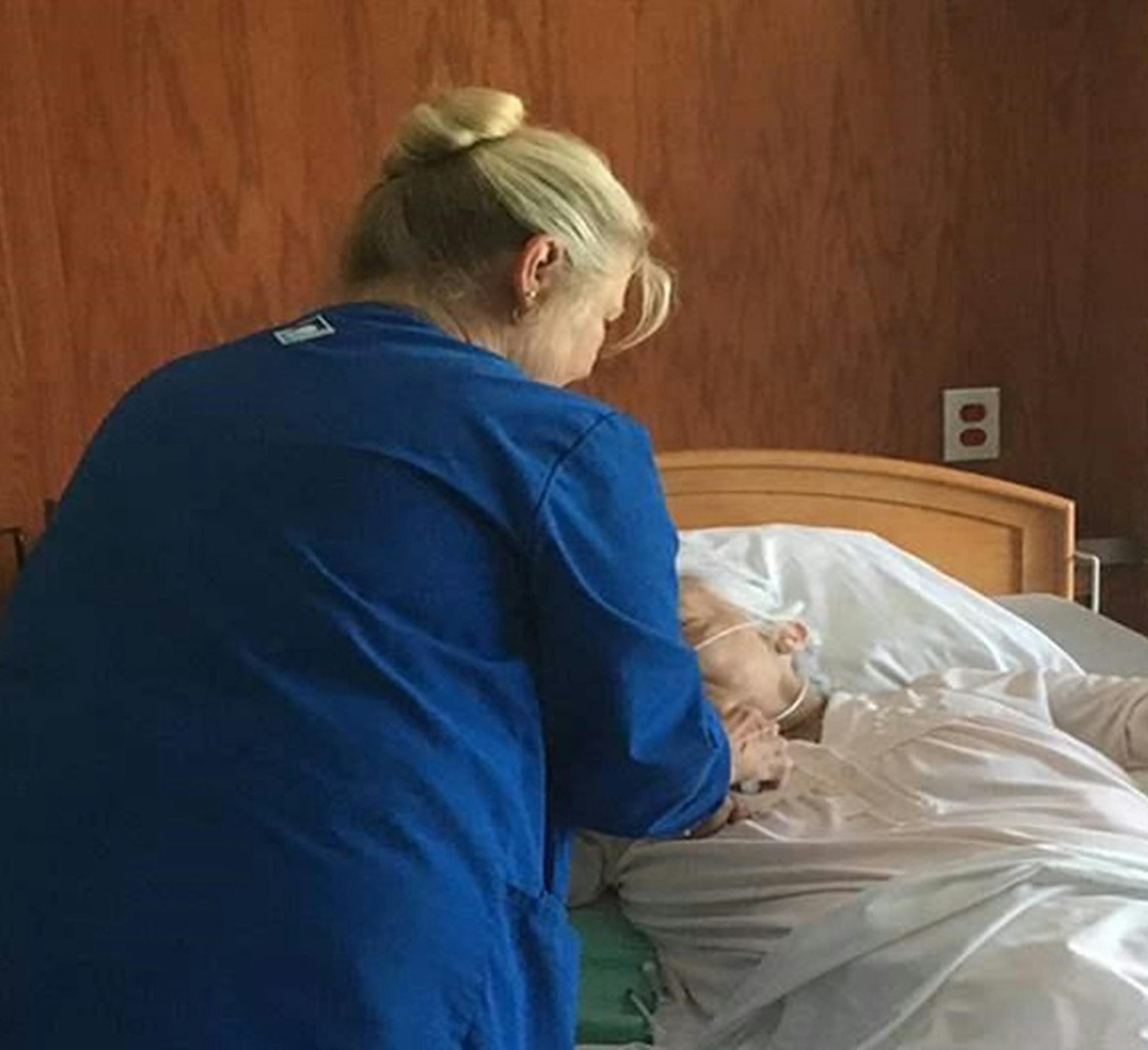 Hospice nurse Dee Metzger administers a painkiller and sedative to cancer patient Nancy Mattes, 68, at the David Simpson Hospice House, one of three inpatient hospices in the Cleveland area run by the Hospice of the Western Reserve. Mattes, a former sixth-grade teacher, died the next day. (Michael Ollove/The Pew Charitable Trusts/TNS)