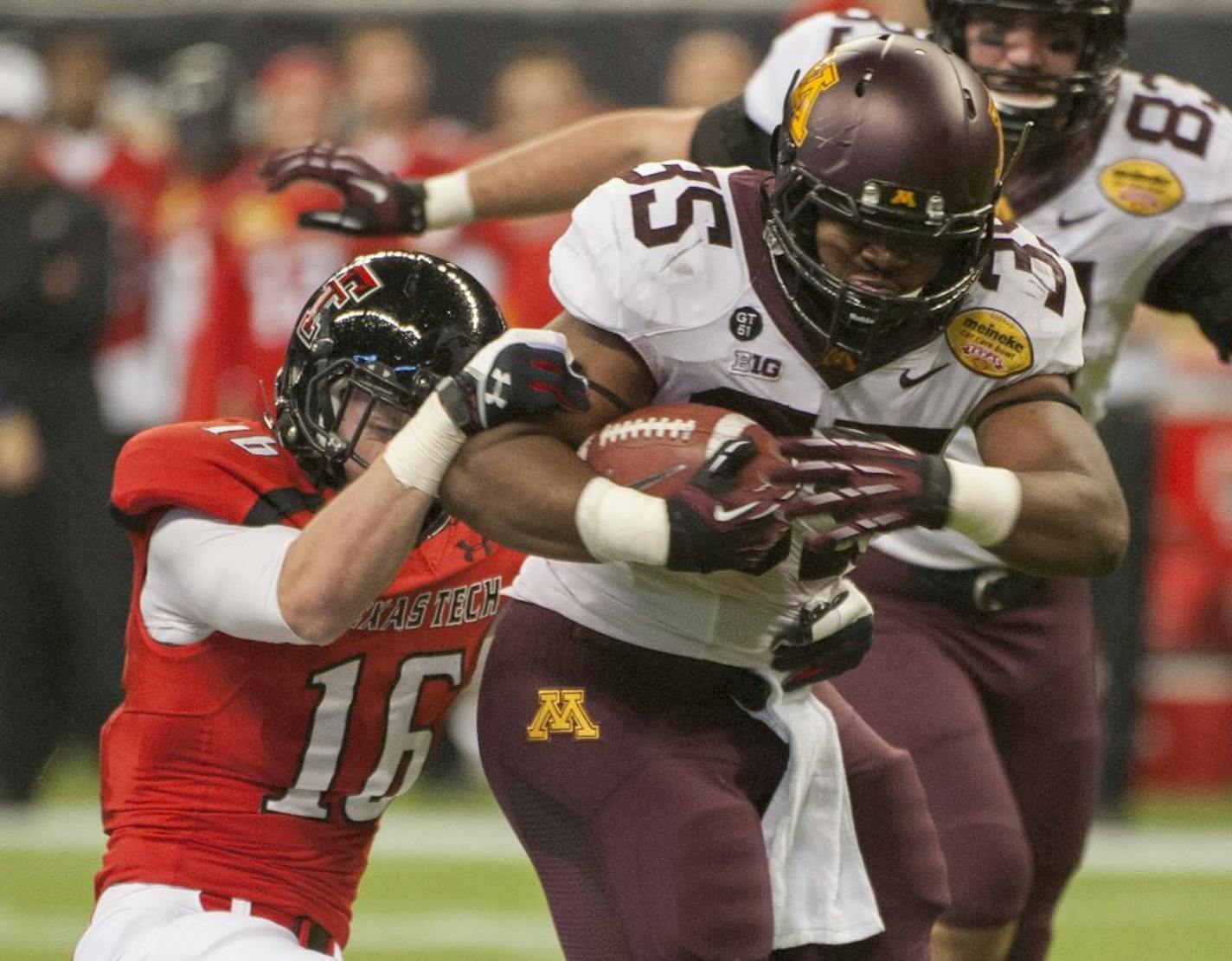 Rodrick Williams, who scored a touchdown on Friday night, is one of the many Gophers offensive players returning next season.