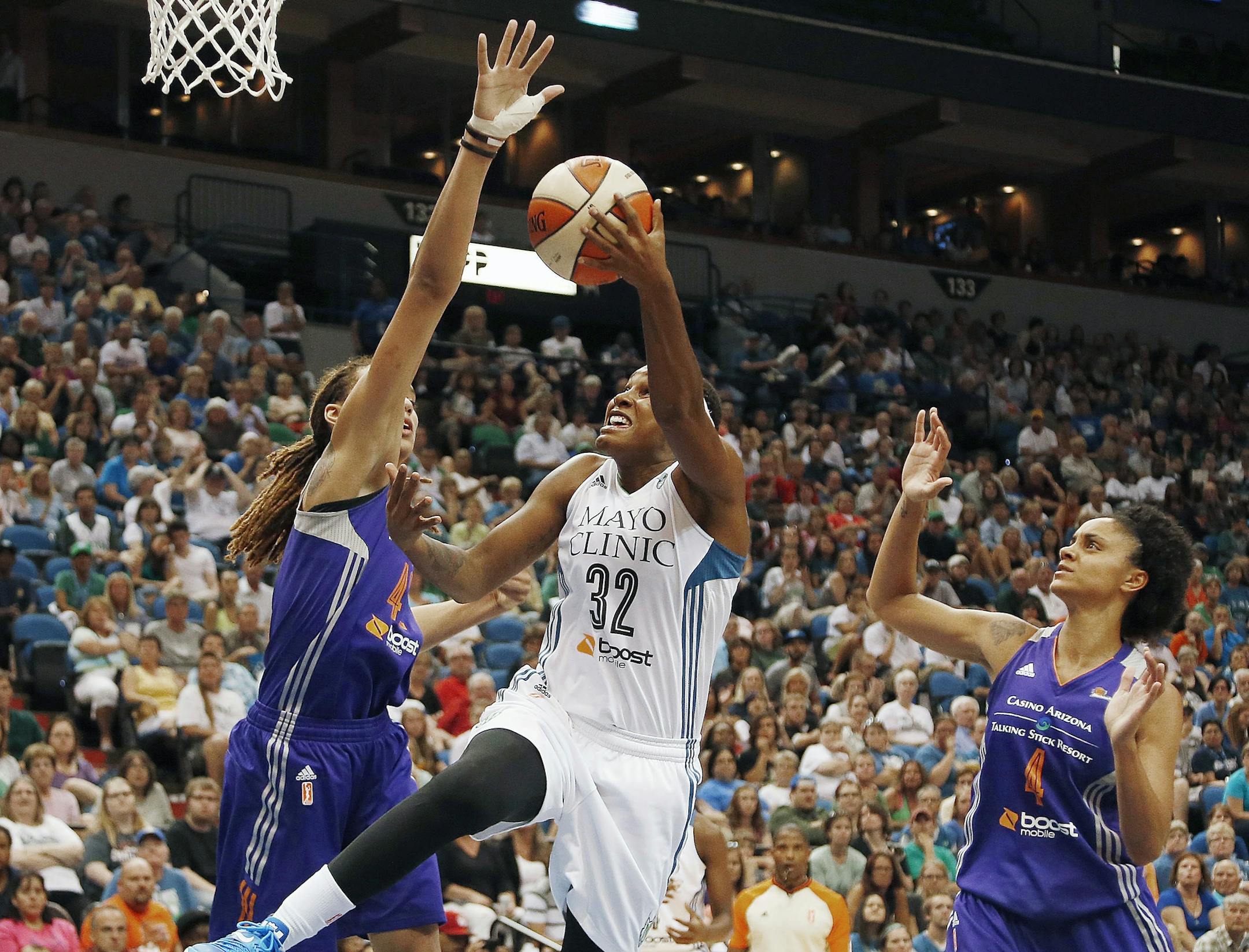 Forward Rebekkah Brunson (32) helped the Lynx to a nine-rebounds-per-game edge during a recent five-game stretch.