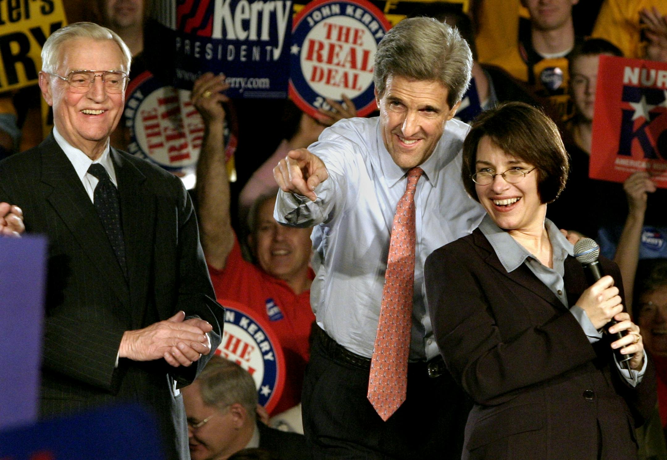 Mike Zerby/Staff Photographer - ST PAUL, MN - WED - 2/25/2004 - John Kerry, Presidential candidate (center) visited St. Paul to campaign. He was introduced by many including Vice President Walter Mondale and Hennepin County Attorney Amy Klobuchar (right). An audience of more than a thousand welcomed him and many were left outside when the Macalster Field House was filled by the faithful. GENERAL INFORMATION: Mike Zerby/Staff Photographer - ST PAUL, MN - WED - 2/25/2004 - John Kerry is coming to