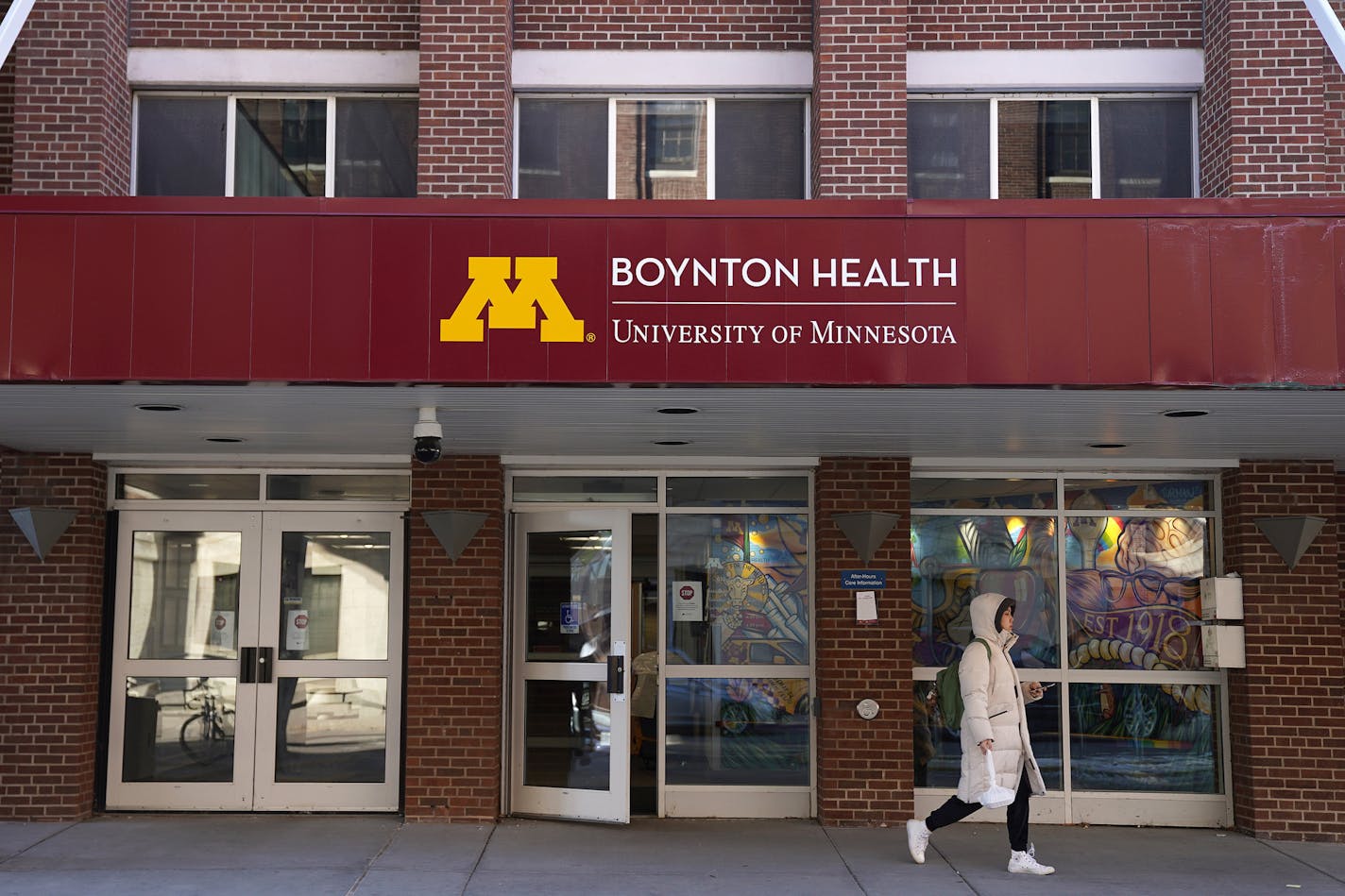 Boynton Health at the University of Minnesota where they're handing out free masks and hand sanitizer as preventatives against coronavirus, had signs posted on the doors asking those who've recently traveled to China and have a cough or fever to don a mask and call the nurse line Wednesday. ] ANTHONY SOUFFLE • anthony.souffle@startribune.com Boynton Health at the University of Minnesota where they're handing out free masks and hand sanitizer as preventatives against coronavirus, had signs posted