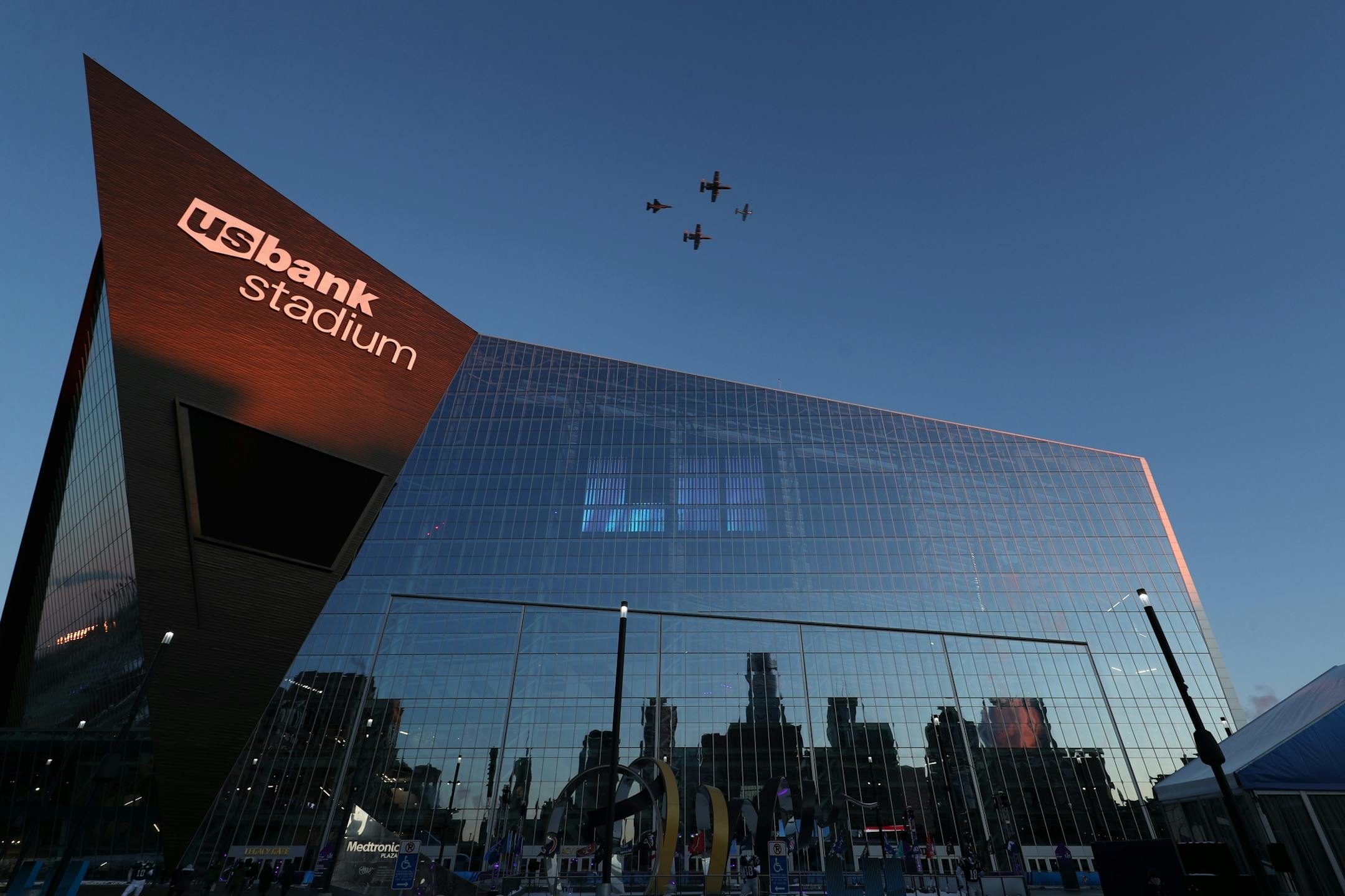 Jets did a flyover above U.S. Bank Stadium at the start of Super Bowl 52.