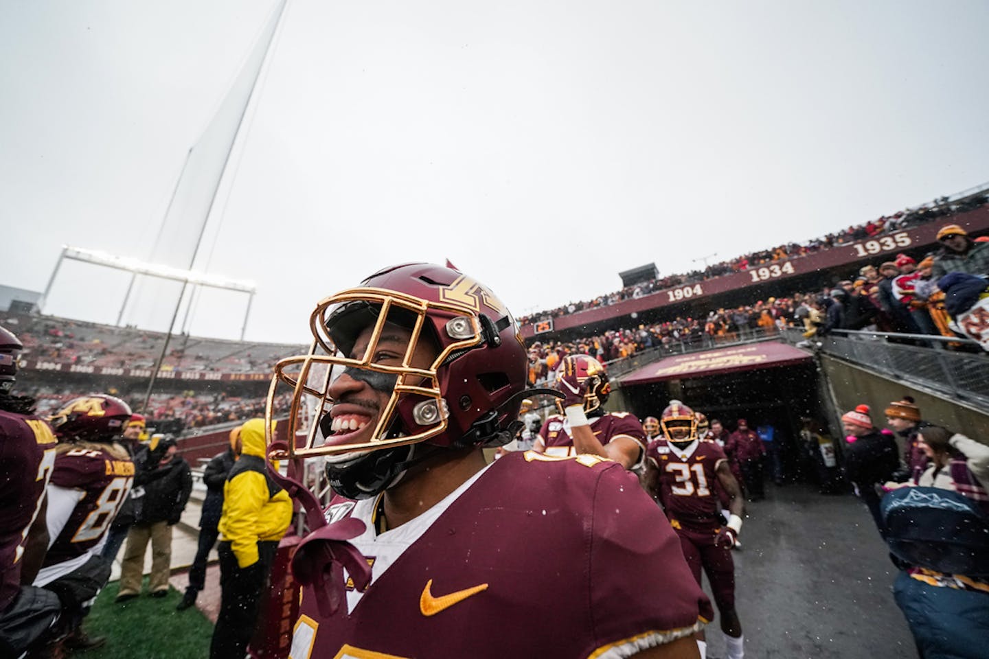 Minnesota Gophers defensive back Coney Durr (16) takes the field for warmups.