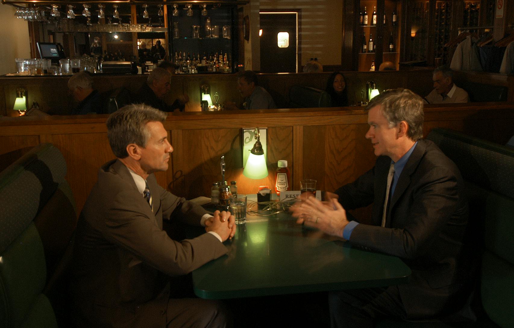 In this picture: Newly elected mayors, R.T. Rybak and Chris Coleman have lunch at DeGidio’s Restuarant in St Paul GENERAL INFORMATION: RICHARD SENNOTTïrsennott@startribune.com St Paul, Mn.Wednesday 11/9/2005 Chris Coleman victory day greeting City Hall employees