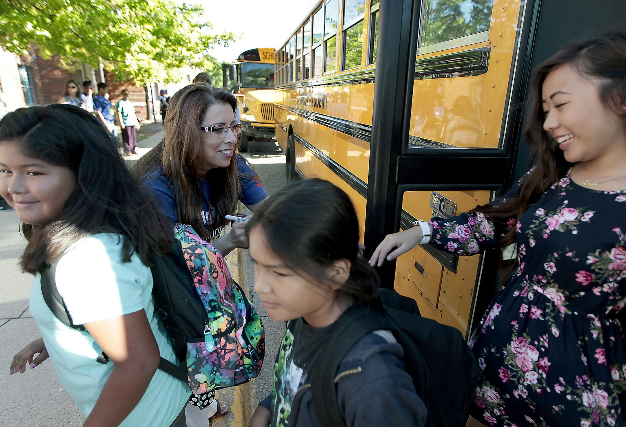 Saint Paul Public Schools Superintendent Valeria Silva greeted students and helped mark their hands with bus letters at American Indian Magnet School, Tuesday, September 2, 2014 in St. Paul, MN. Volunteers from 3M also went through the school and donated school supplies donated by 3M through its Stuff for Schools. ] (ELIZABETH FLORES/STAR TRIBUNE) ELIZABETH FLORES • eflores@startribune.com