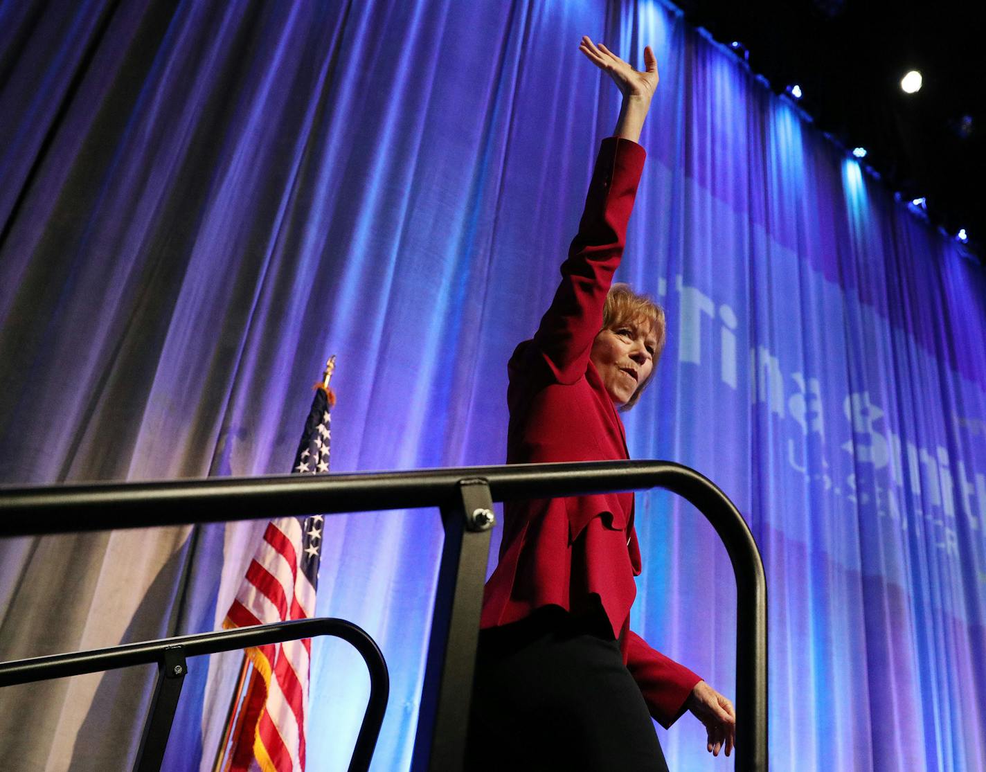 U.S. Sen. Tina Smith waved as she took the stage during the DFL State Convention Friday. ] ANTHONY SOUFFLE &#xef; anthony.souffle@startribune.com Democrats from around the state gathered for the DFL State Convention to choose their party's nominees Friday, June 1, 2018 at the Mayo Civic Center in Rochester, Minn.