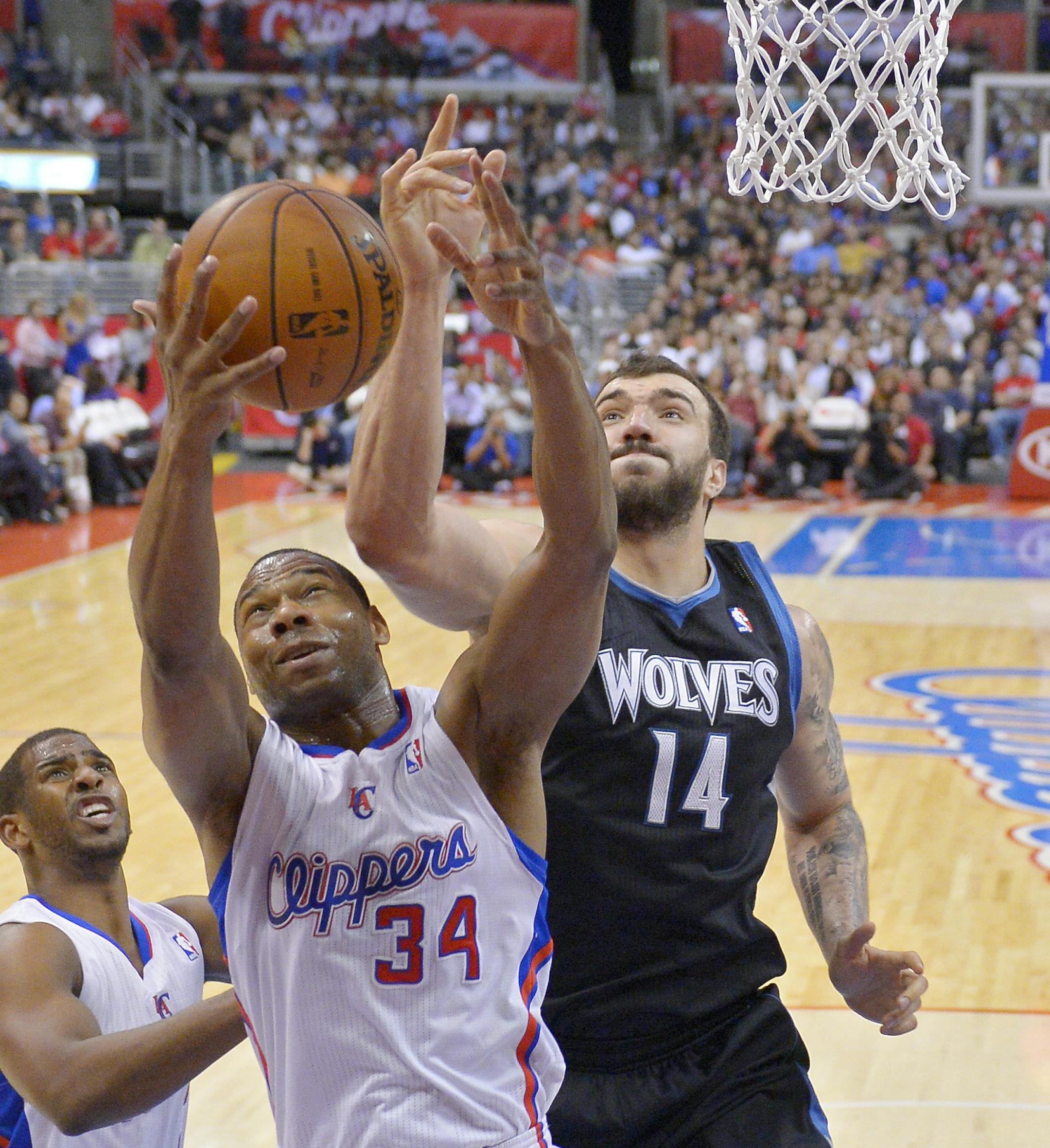 Los Angeles Clippers guard Willie Green, center, and Minnesota Timberwolves center Nikola Pekovic, of Montenegro, , right, go after a rebound as guard Chris Paul looks on during the first half of their NBA basketball game, Wednesday, April 10, 2013, in Los Angeles. (AP Photo/Mark J. Terrill) ORG XMIT: MIN2013041023172447