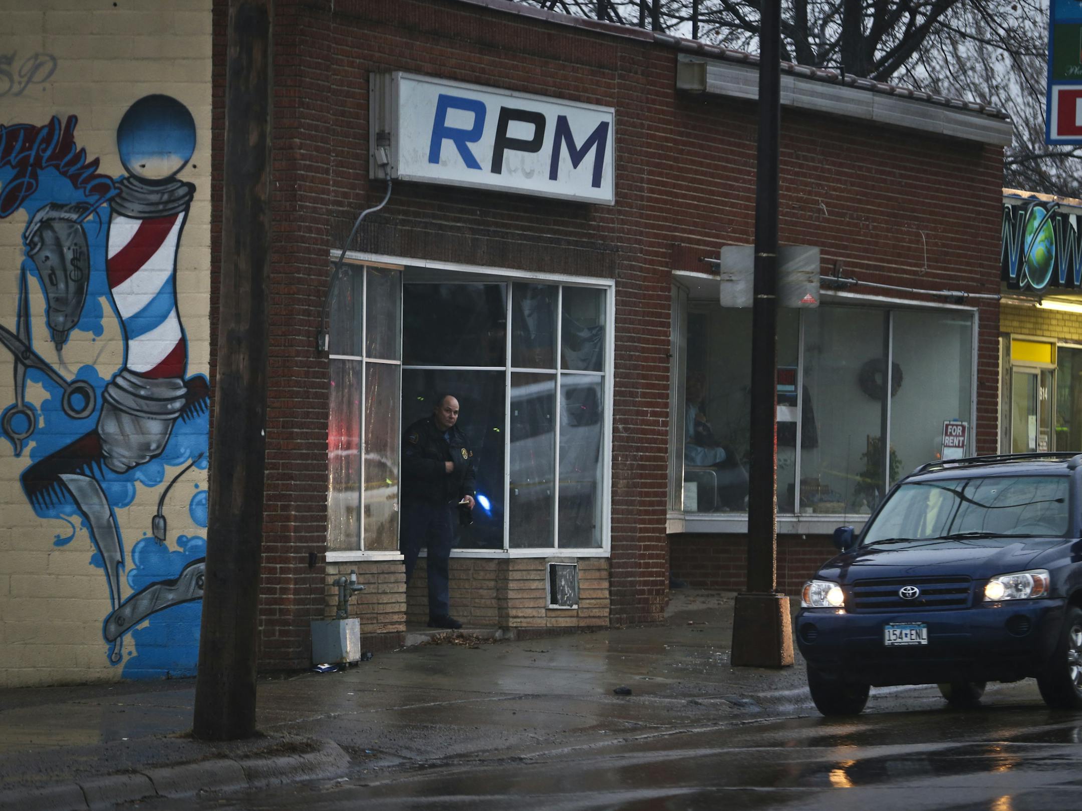 The scene of a shooting that left one woman in critical condition in St. Paul, Minn., on Wednesday, April 16, 2014. ] RENEE JONES SCHNEIDER ‚Ä¢ (reneejones@startribune.com)
