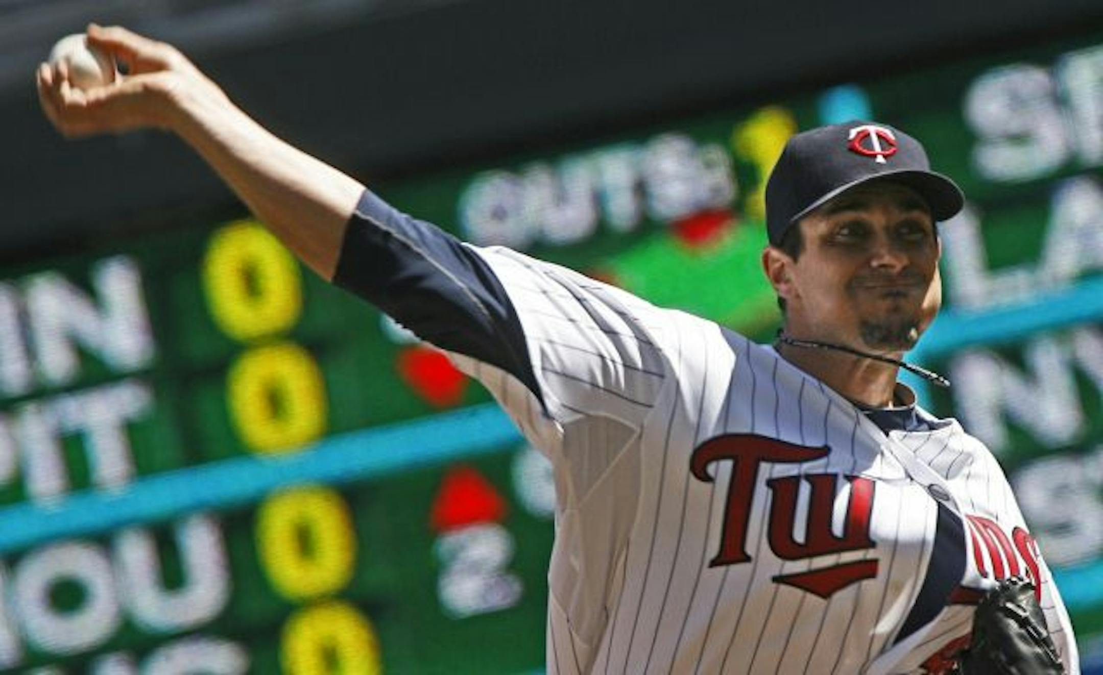 Poor fielding, a bad pitching outing by starter Carl Pavano (pictured) and missed opportunities with runners on base doomed the Twins in a 10-5 loss to the Royals on Sunday.