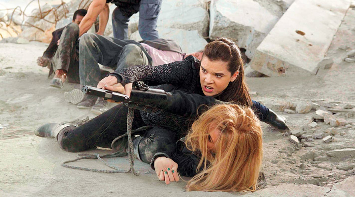 Hailee Steinfeld in "Barely Lethal"