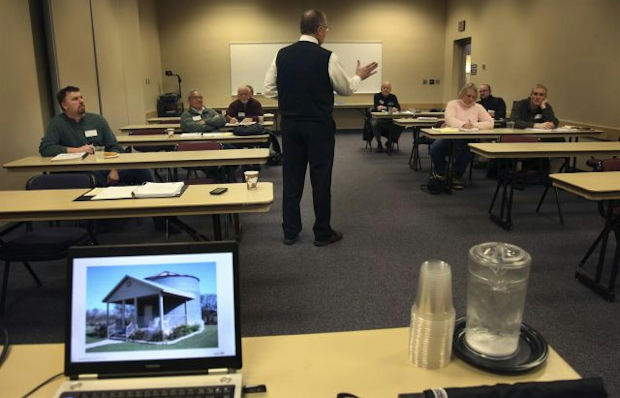 Appraiser James Atwood taught a class on residential design Wednesday at the University of Minnesota's St. Paul campus. Legislation would broaden the ability of agents to determine a home's value, but appraisers say agents don't have the same experience or training.