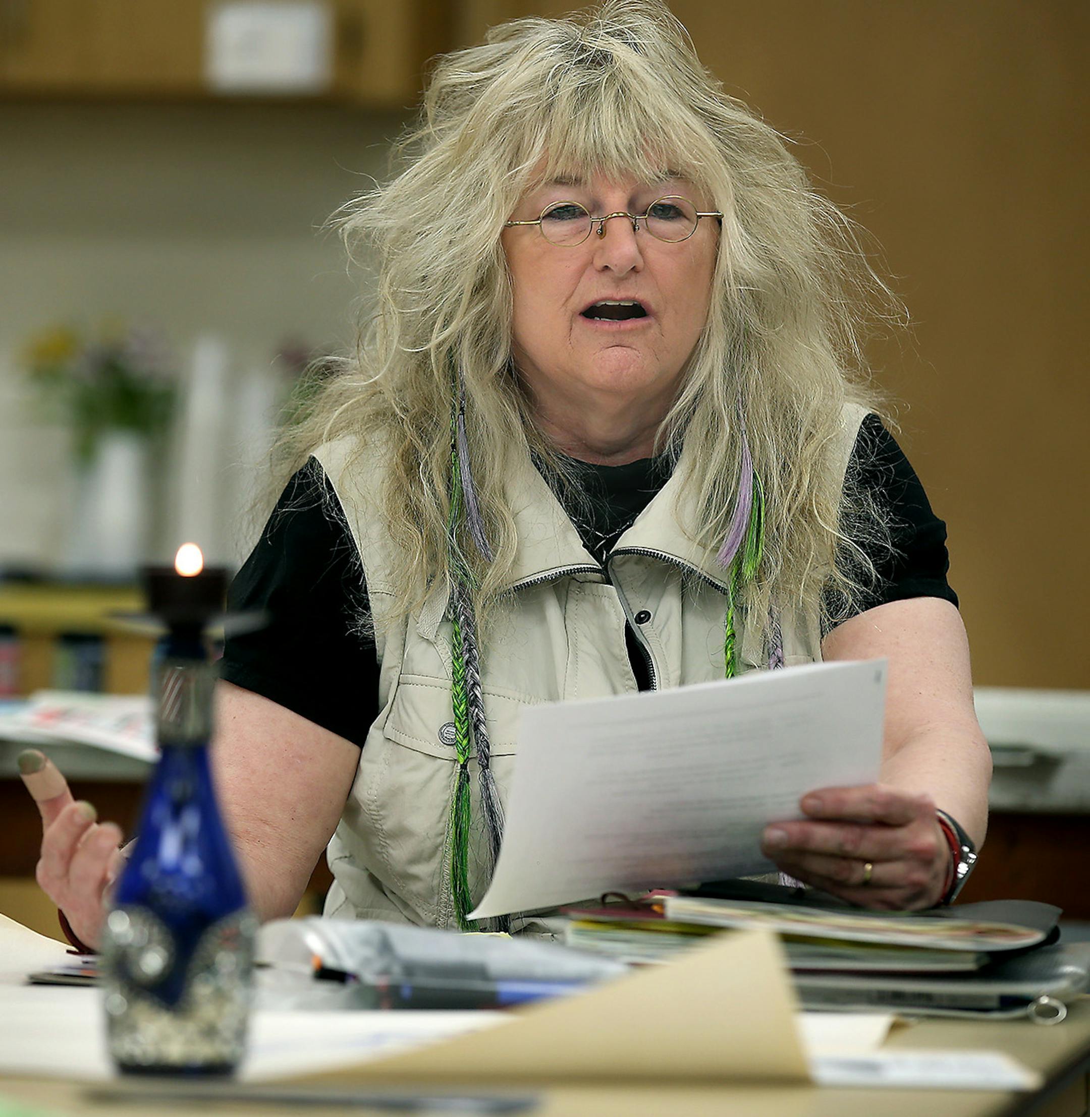 Gabriel Ross teaches female seniors about writing and creating a legacy journal during a a program called Soul Journal, Thursday, April 30 in Minneapolis, MN. Ross also teaches the class to women in the Shakopee Women's Prison. ] (ELIZABETH FLORES/STAR TRIBUNE) ELIZABETH FLORES • eflores@startribune.com