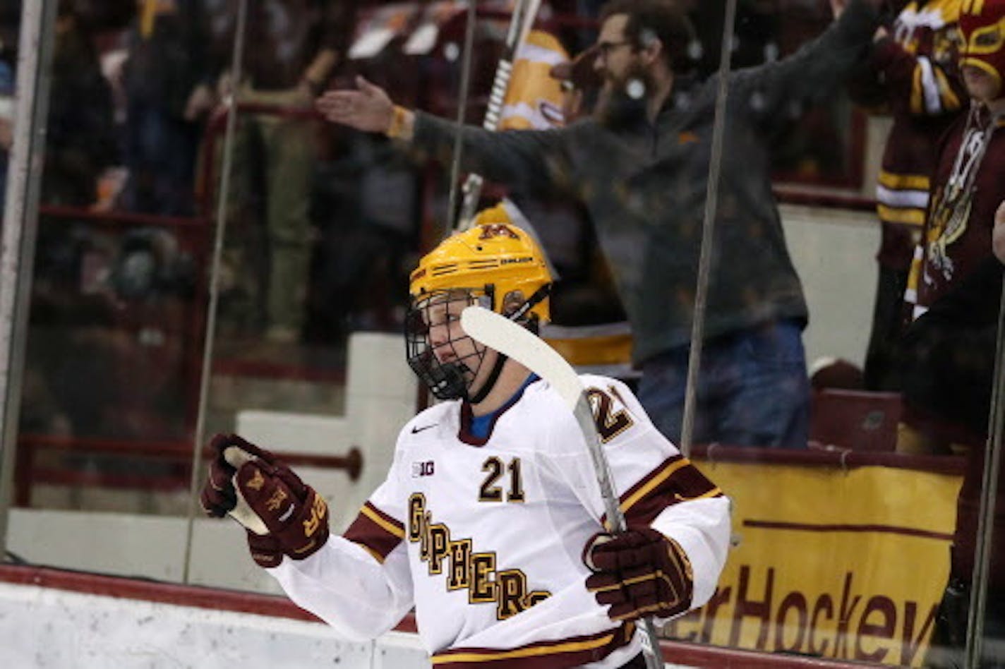 Minnesota Golden Gophers forward Casey Mittelstadt (21) celebrated after scoring in the first period. ] ANTHONY SOUFFLE ' anthony.souffle@startribune.com