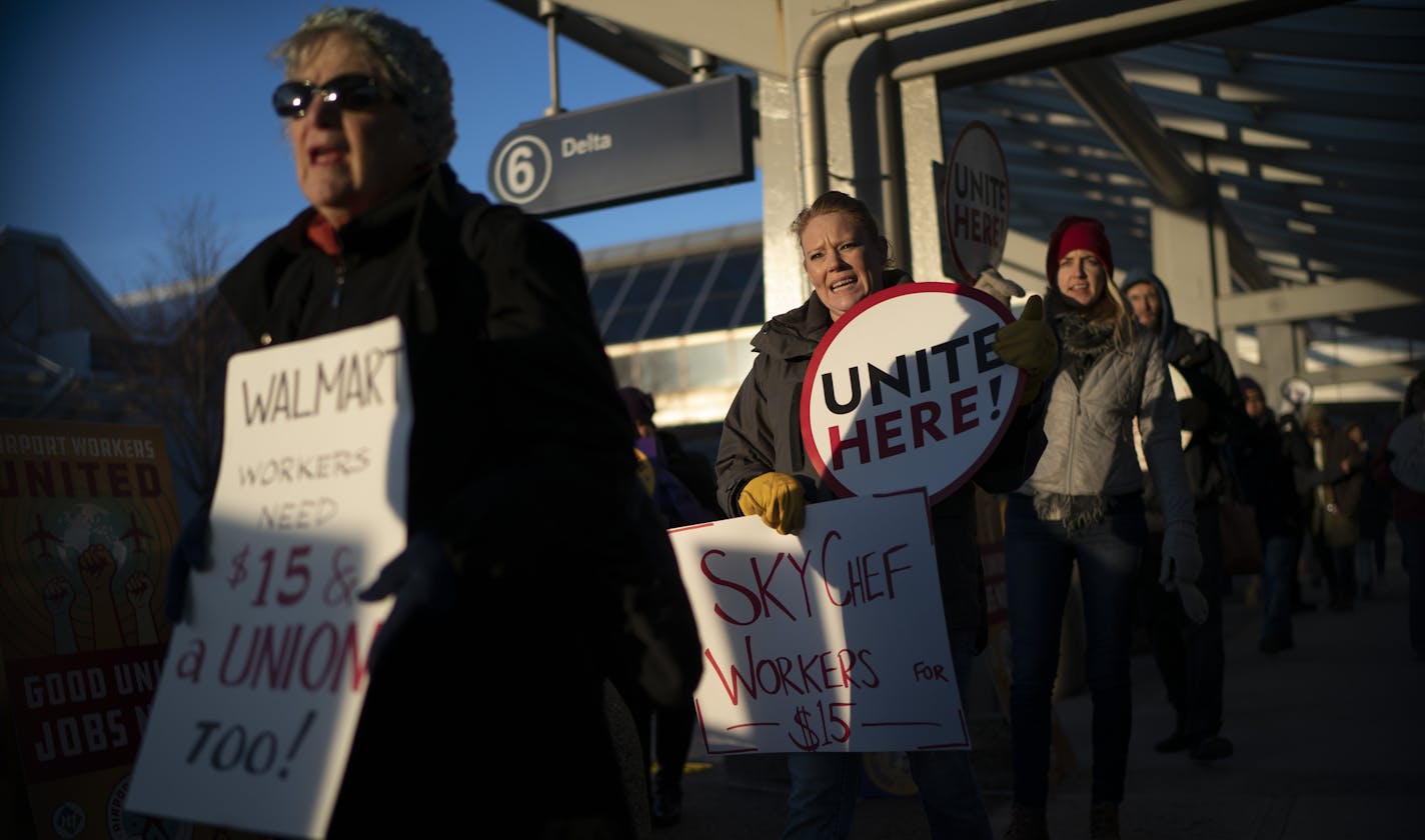 Airport workers held a rally at the Minneapolis St. Paul airpot for a $15 minimum wage Thursday November 21, 2018 in Bloomington, MN.] Jerry Holt &#xef; Jerry.holt@startribune.com