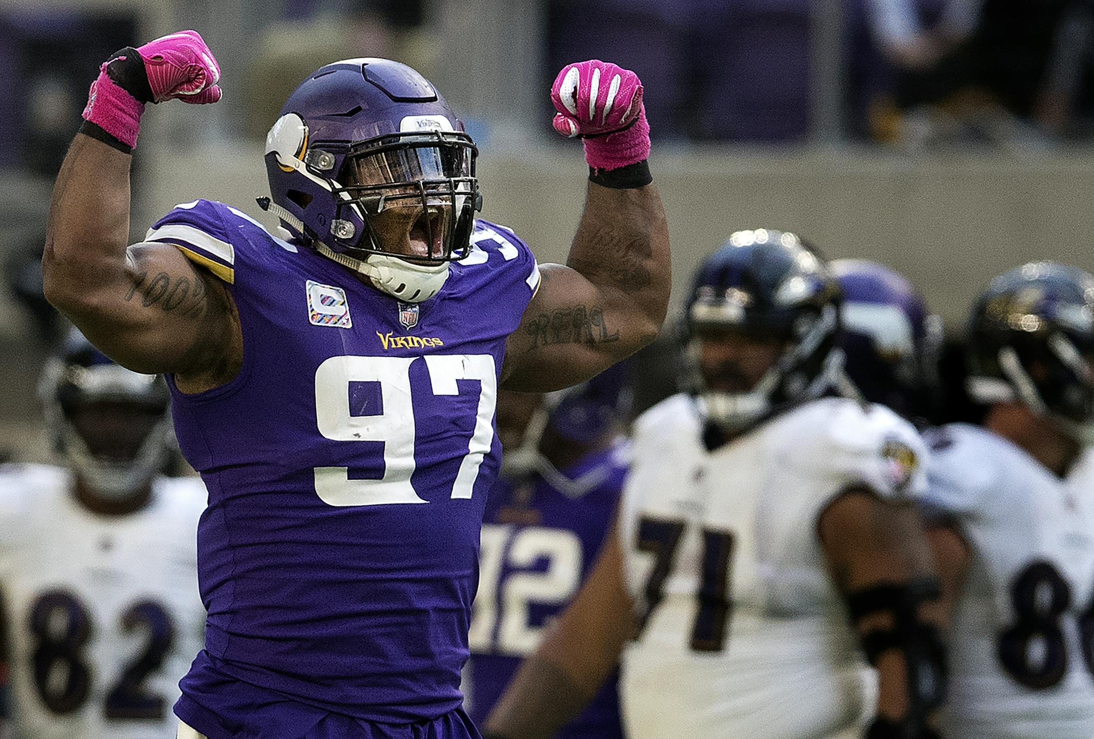 Everson Griffen (97) celebrated after he stripped the ball from Joe Flacco in the fourth quarter. ] CARLOS GONZALEZ ï cgonzalez@startribune.com - October 22, 2017, Minneapolis, MN, US Bank Stadium, NFL, Minnesota Vikings vs. Baltimore Ravens