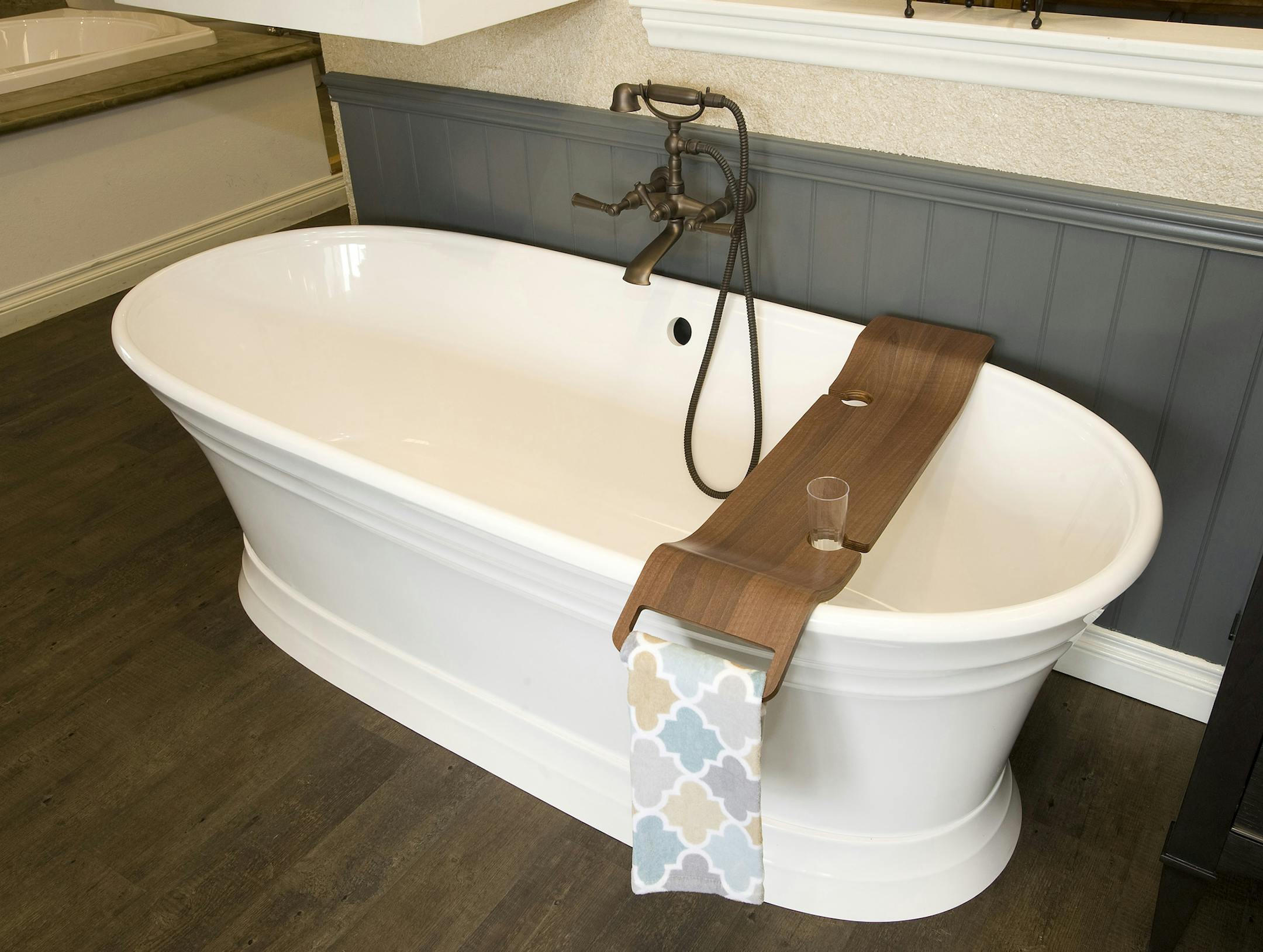A freestanding tub by Victoria and Albert on display at Faucets n' Fixtures in Orange, Calif. (Nick Koon/Orange County Register/TNS) ORG XMIT: 1181063