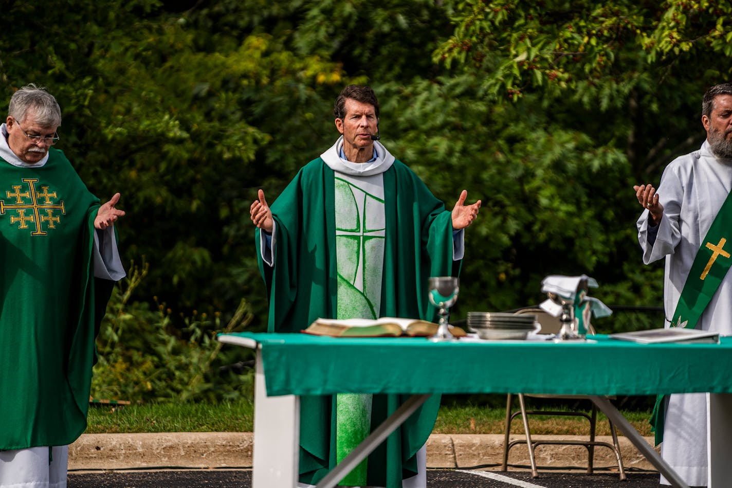 At the St. Victoria Catholic Church in Victoria, Minnesota on September 27, 2021, Reverend Bob White performed Communion services for the good sized crowd on a perfect fall day. ] COVID-19 forced the Reverend Bob White to suddenly close the doors of his suburban Victoria church, staff scrambled to broadcast Masses online, and on a whim, started offering a full outdoor Mass on Sundays in the parking lot. Eighteen months later, the online Masses have ended but the parking lot worship has become a permanent feature. RICHARD TSONG-TAATARII • richard.tsong-taatarii@startribune.com