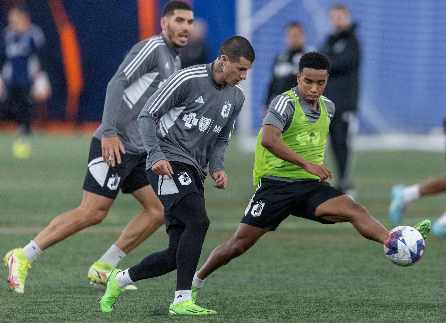 The Minnesota Loons forward Cameron Dunbar, right, takes to the field for an indoor practice at the Blaine National Sports Center in Blaine, Minn., on Tuesday, Jan. 10, 2023. ] Elizabeth Flores • liz.flores@startribune.com