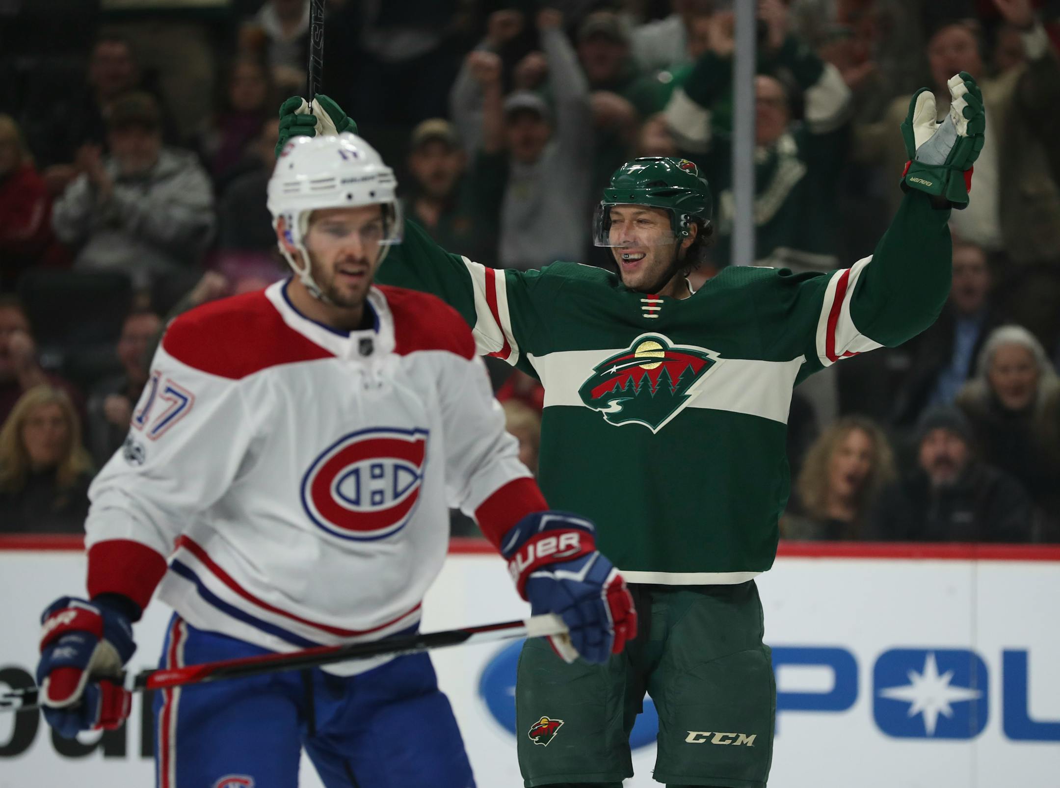 The Minnesota Wild's Matt Cullen, right, celebrates his first-period goal against the Montreal Canadiens on Thursday, Nov. 2, 2017, at Xcel Energy Center in St. Paul, Minn. (Jeff Wheeler/Minneapolis Star Tribune/TNS) ORG XMIT: 1214996