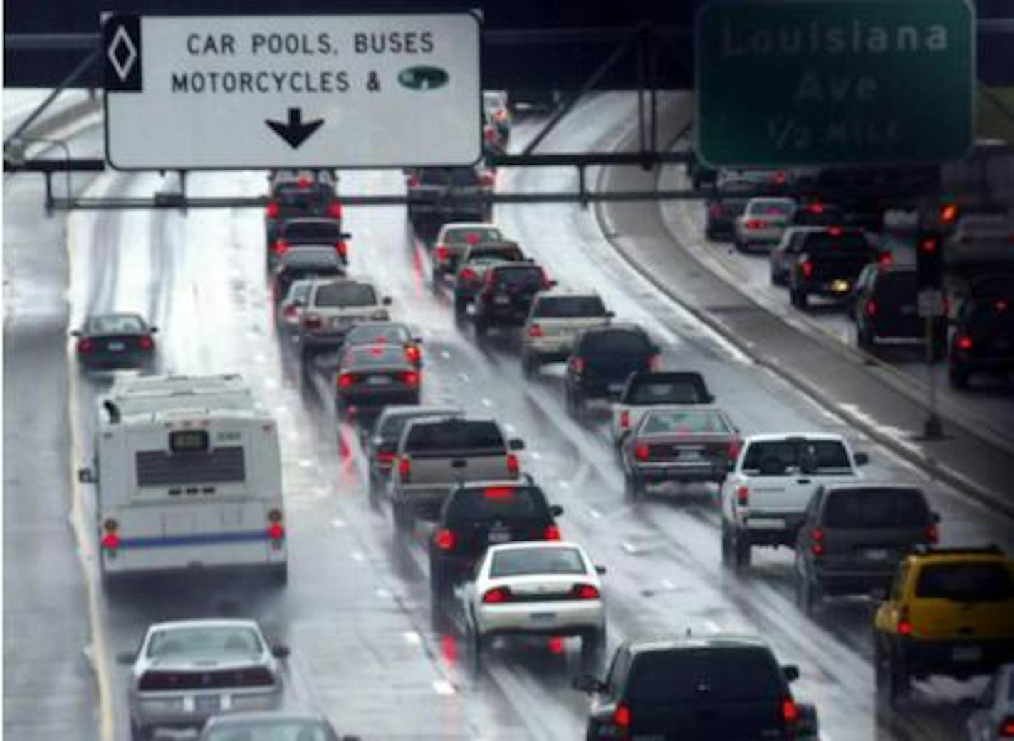 About 7 percent of drivers in express lanes on I-394 between downtown Minneapolis and the western suburbs and on I-35W between downtown Minneapolis and Burnsville are there illegally, according to 2016 estimates.