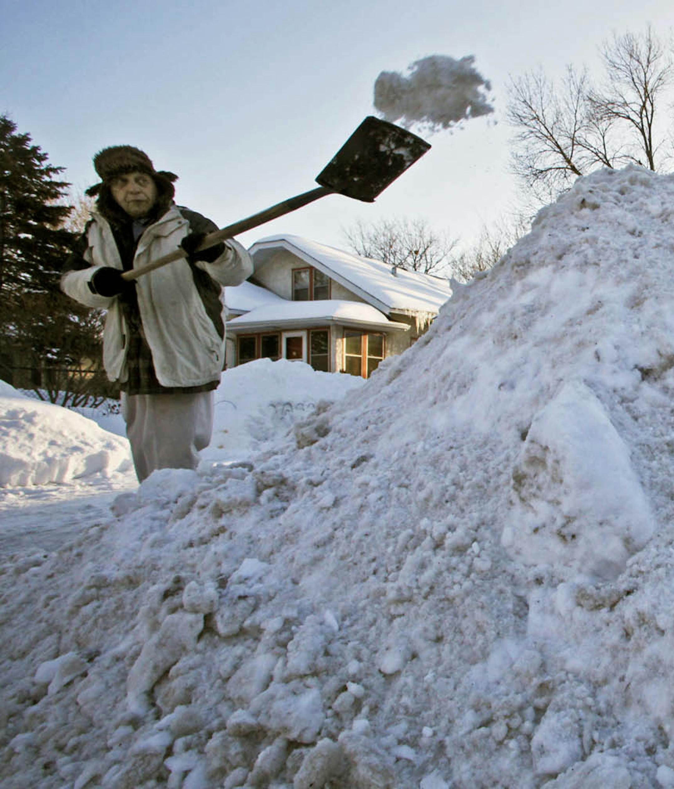MARLIN LEVISON ñ DML - MINNEAPOLIS STAR TRIBUNE
Many snow-removal contracts expired March 31. With a major snowstorm about to hit, people in the Twin Cities and much of the state looked for contractors to spare them the shoveling out that is expected to be needed over the weekend. 2010 file photo.