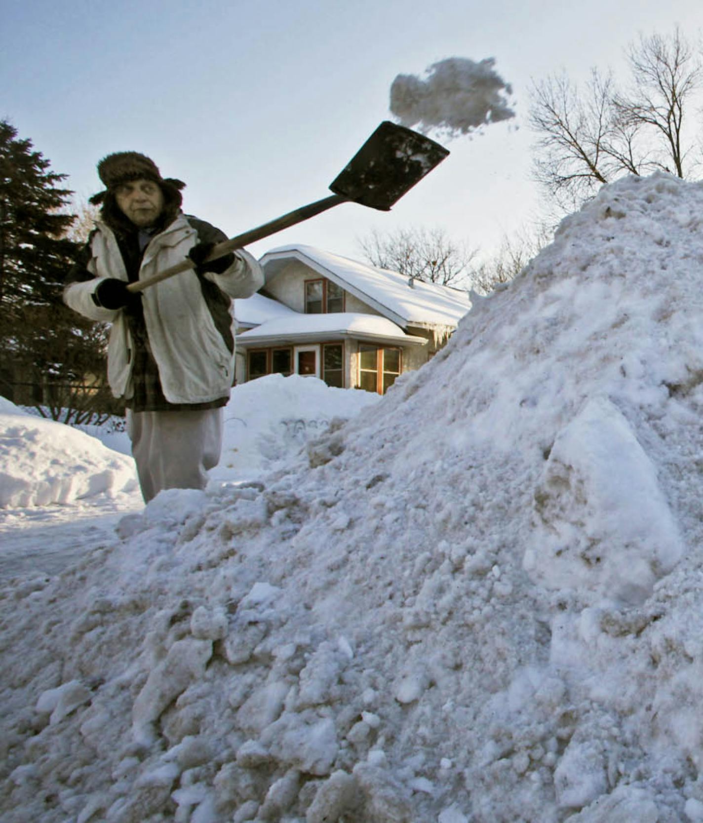 MARLIN LEVISON &#xf1; DML - MINNEAPOLIS STAR TRIBUNE
Many snow-removal contracts expired March 31. With a major snowstorm about to hit, people in the Twin Cities and much of the state looked for contractors to spare them the shoveling out that is expected to be needed over the weekend. 2010 file photo.