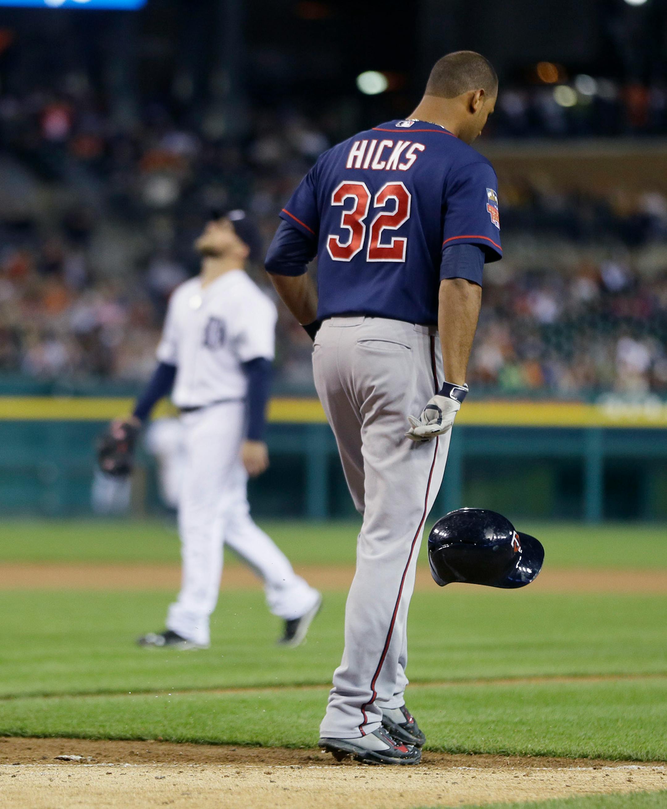 Twins center fielder Aaron Hicks