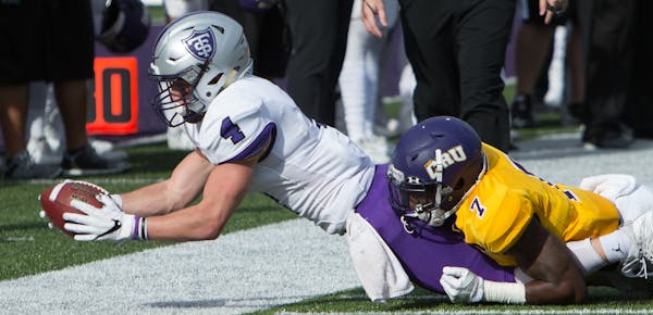 UMHB faced St Thomas in the NCAA Div. III Quarterfinals at Crusader Stadium in Belton on Saturday, Dec 02, 2017.