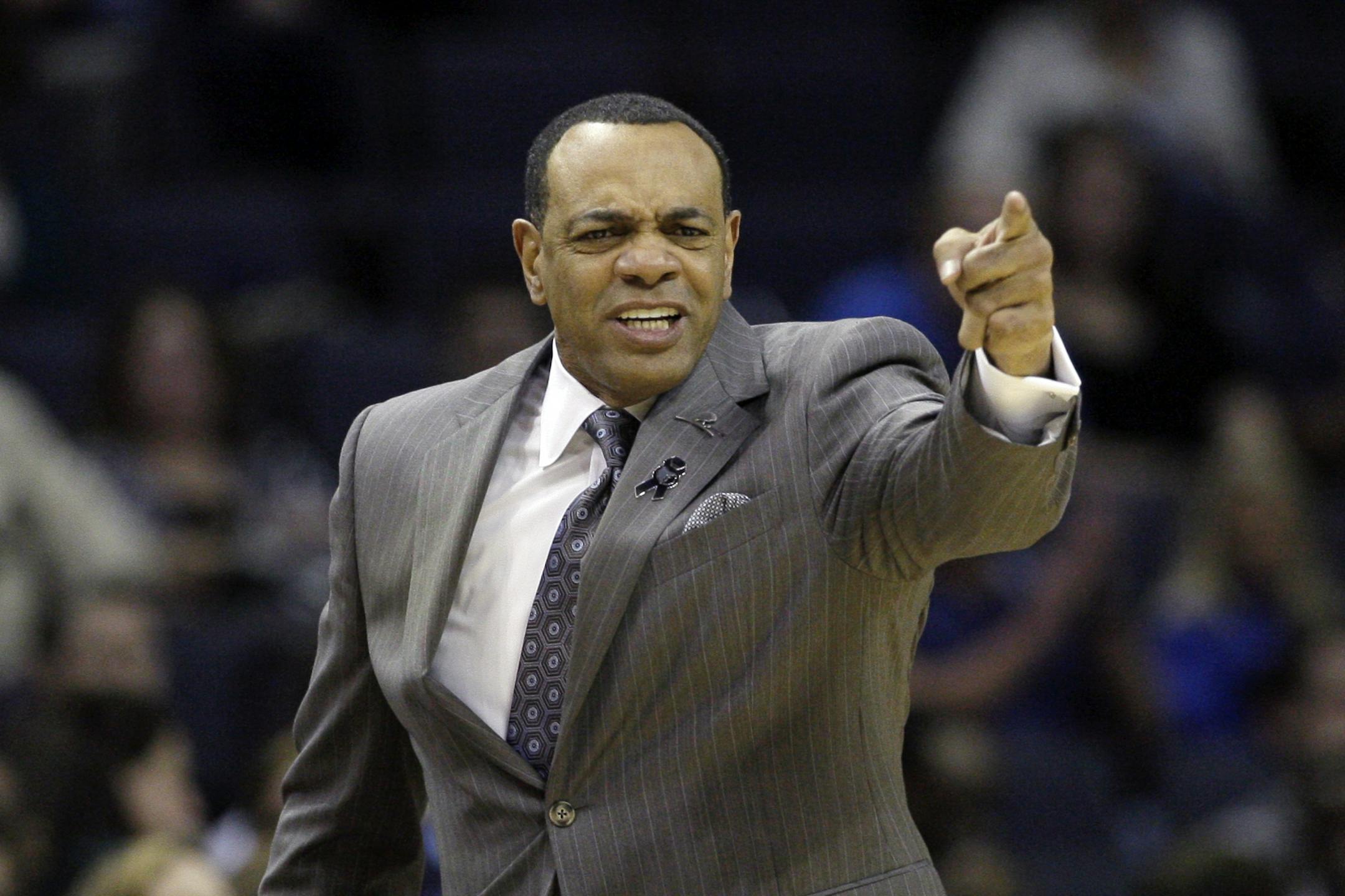 Lionel Hollins