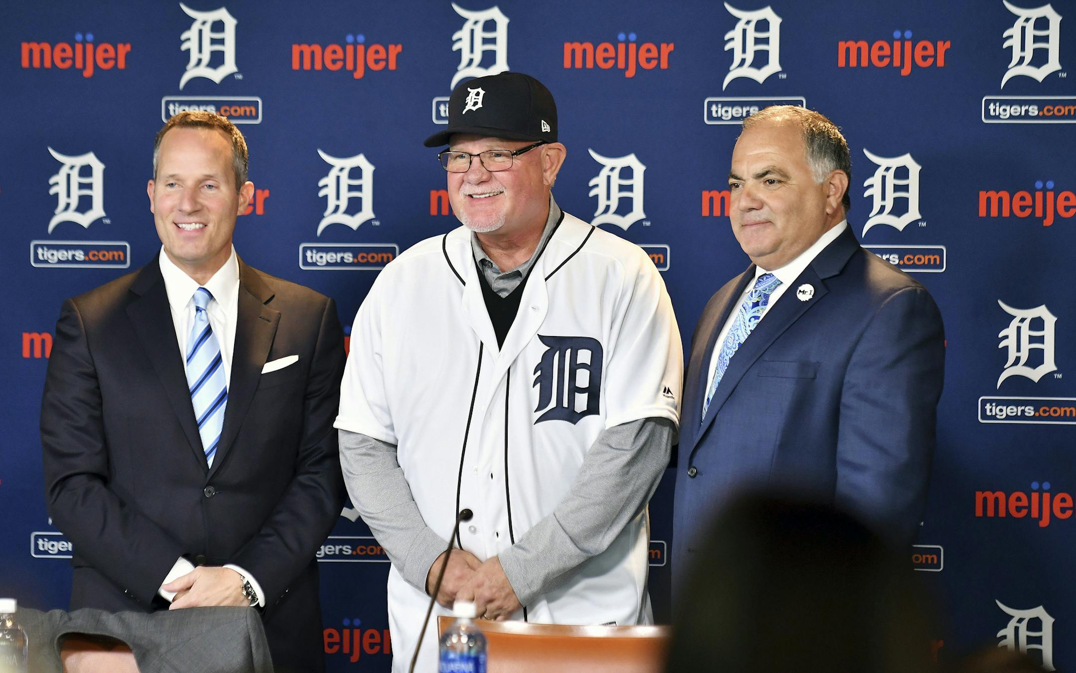 Detroit Tigers baseball team's new manager Ron Gardenhire wears a Tigers hat and jersey as he is flanked by Chris Ilitch, left, president and CEO of Ilitch Holdings, Inc., and Tigers general manager and executive vice president of baseball operations Al Avila, during an introductory press conference at Comerica Park in Detroit, Friday, Oct. 20, 2017. (Robin Buckson/Detroit News via AP)