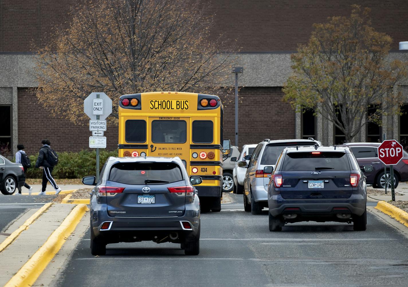 Cars waited to pick students up at Bloomington Jefferson High School. ] CARLOS GONZALEZ • cgonzalez@startribune.com – Bloomington, MN – November 5, 2019, One student stabs another at Bloomington Jefferson High School