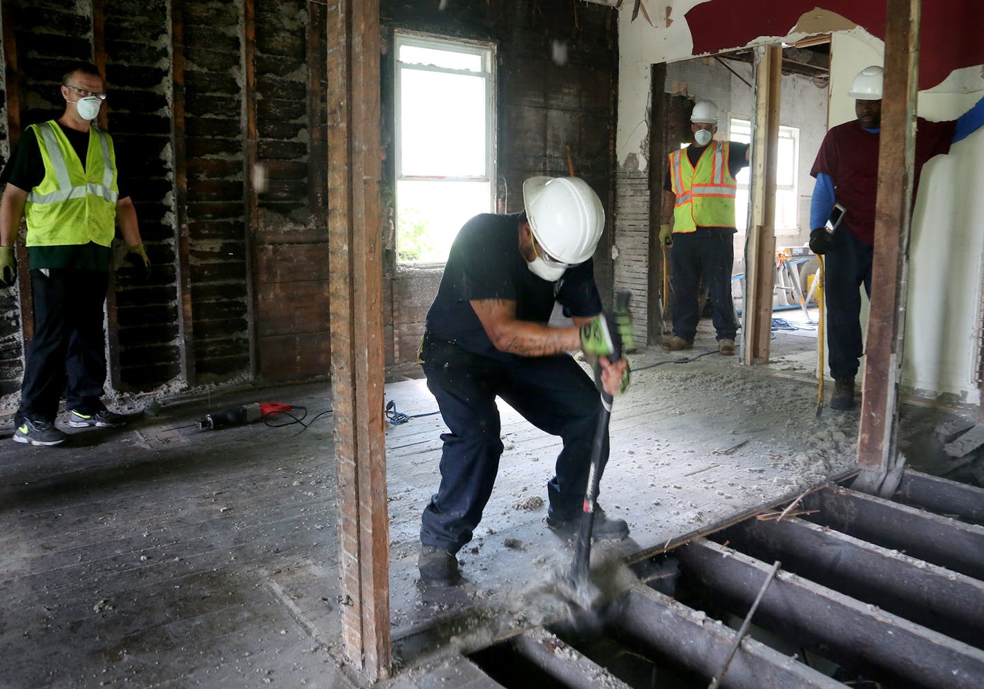 Workers for Better Homes Minnesota, a non-profits that assists men in the community in gaining employment while helping protecting the environment, worked to disassemble a house slated for with most of the materials will be reused and seen Tuesday, July 18, 2017, in Roseville, MN.] DAVID JOLES &#xef; david.joles@startribune.com Roseville has commissioned the meticulous stick-by-stick, nail-by-nail deconstruction of a house to recycle it, to make a point about waste. We'll visit the site on Tuesd