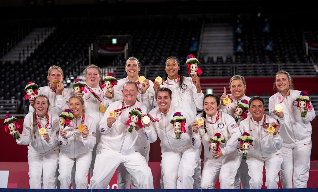 Lexi Shifflett (front row, second from left) with the U.S. team. 