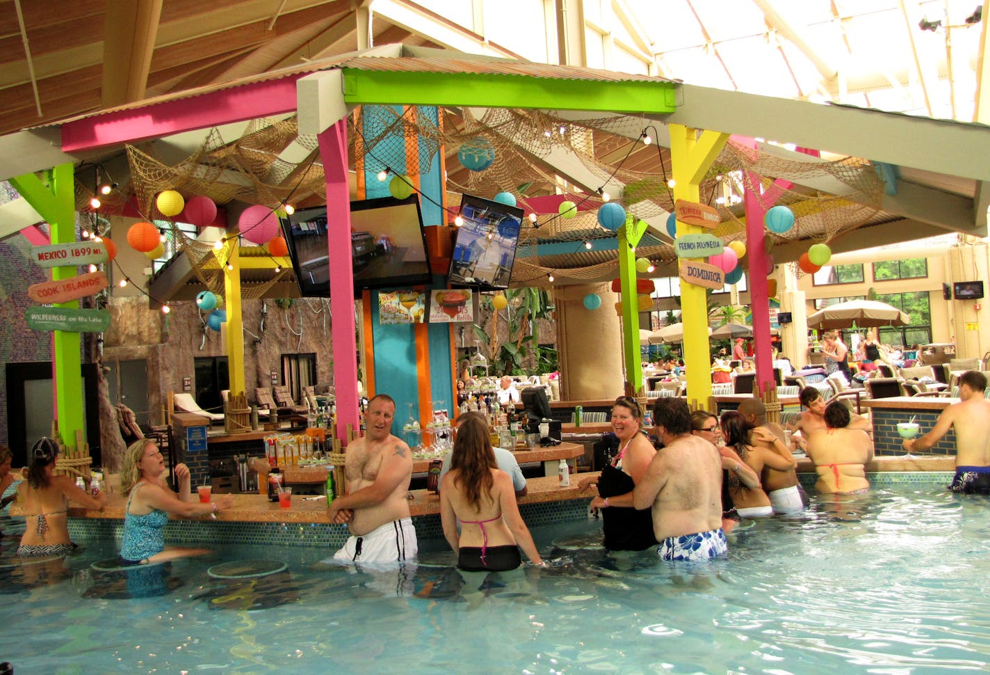 Margarita&#x201a;&#xc4;&#xf4;s, an indoor/outdoor swim-up bar, has proved a popular new attraction at Wilderness Hotel & Golf Resort in Wisconsin Dells, Wis. Melanie Radzicki McManus;