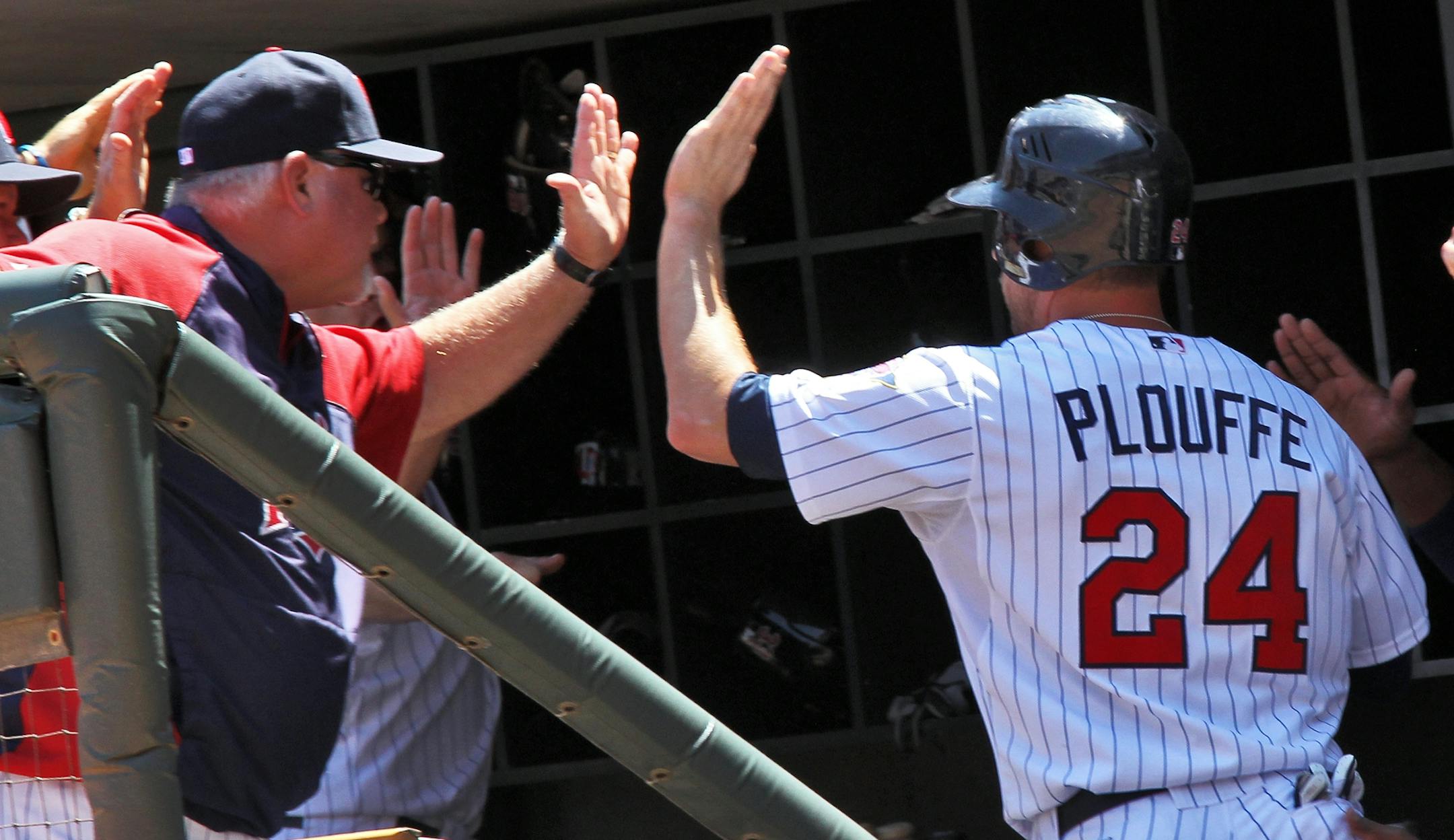 Twins manager Ron Gardenhire, left, congratulated Trevor Plouffe after he hit a home run in the fifth inning Saturday.
