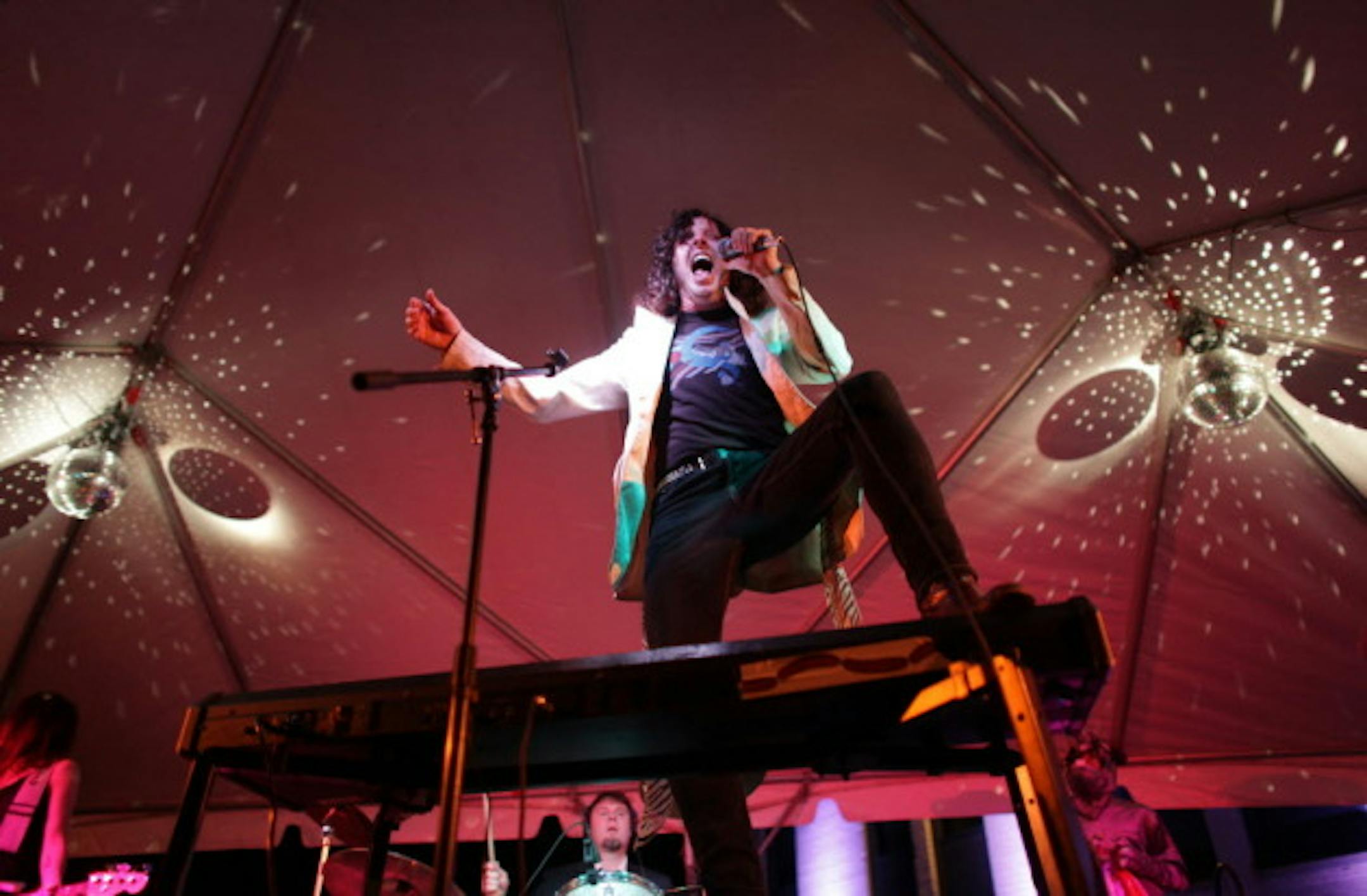 Mark Mallman at one of his thousand or so Minneapolis gigs. / Kyndell Harkness, Star Tribune