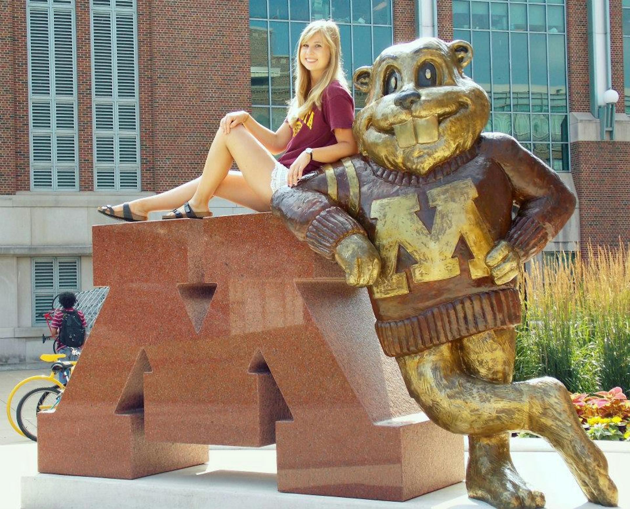 University of Minnesota tour guide Madison Bloomquist poses with Goldy Gopher on campus. ORG XMIT: 2V-D_IhEsXRJJ7NT-hCu