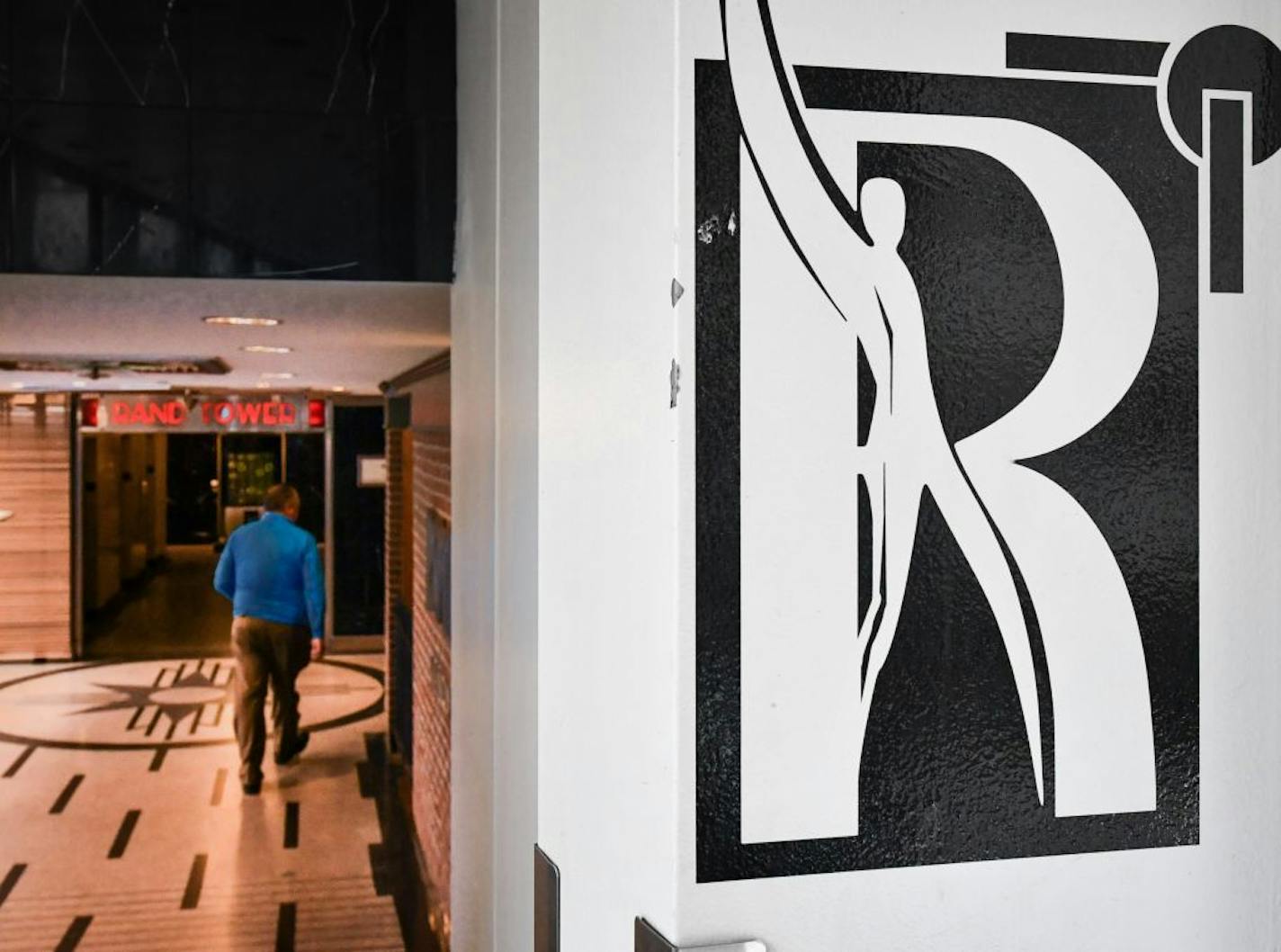 The Rand Tower in downtown Minneapolis entrance to the skyway.