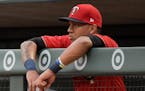 Adrianza returning to Twins with new one-year contract