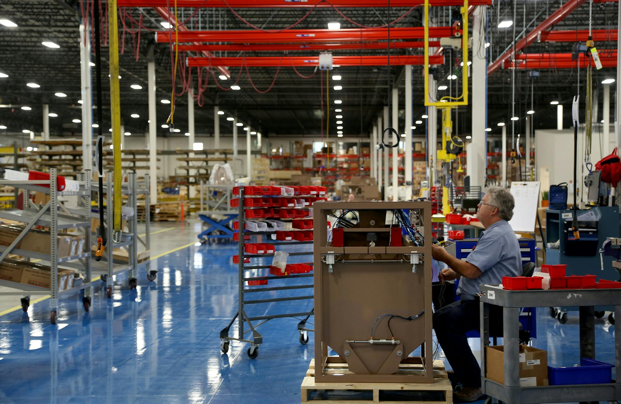 David Dodd, wired up one of the scales at the new Bayer CropScience facility. ] (KYNDELL HARKNESS/STAR TRIBUNE) kyndell.harkness@startribune.com Dedication of a new $12 million seed innovation center in Shakopee. Bayer CropScience to hold the grand opening and tour of new facilityin Shakopee, Min., Thursday, July 9, 2015.