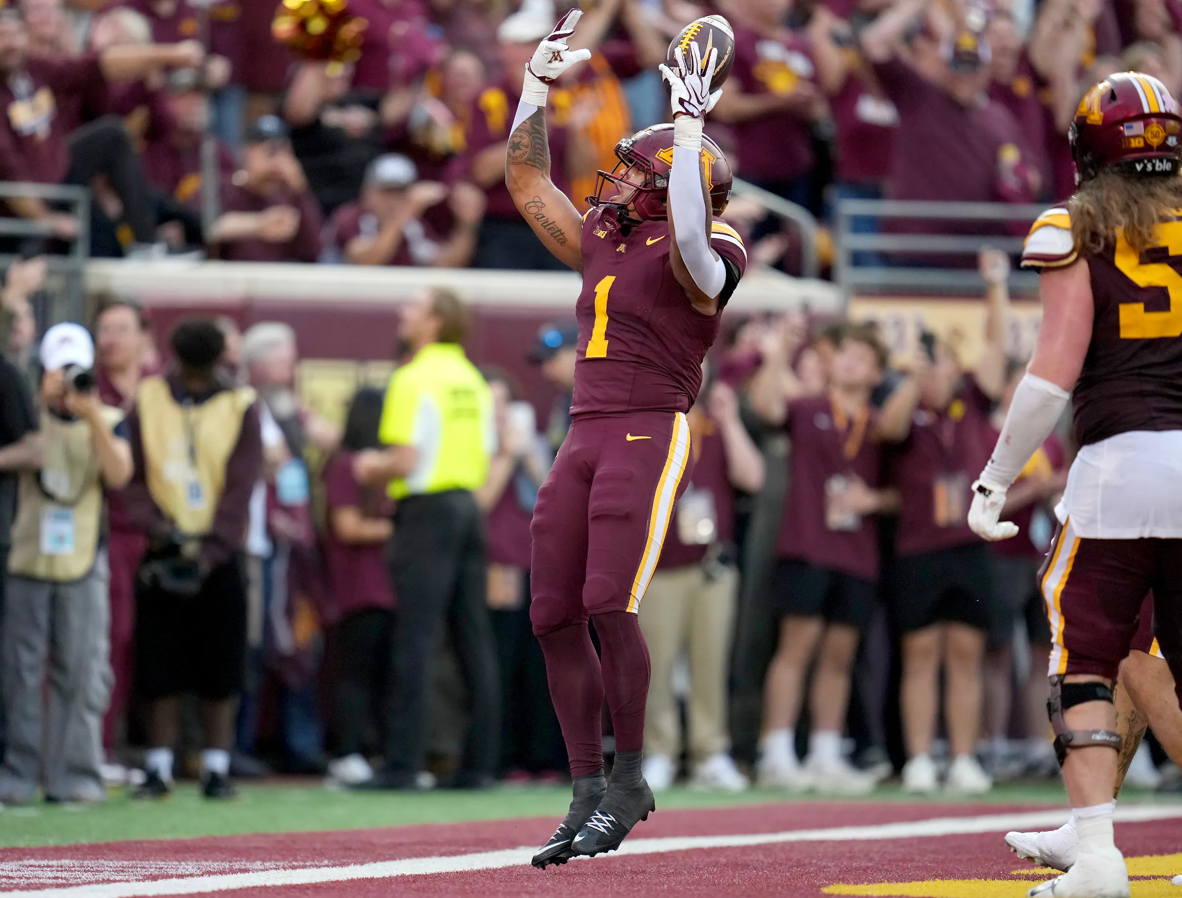 Minnesota Gophers vs Iowa football score today: Drake Lindsey stats