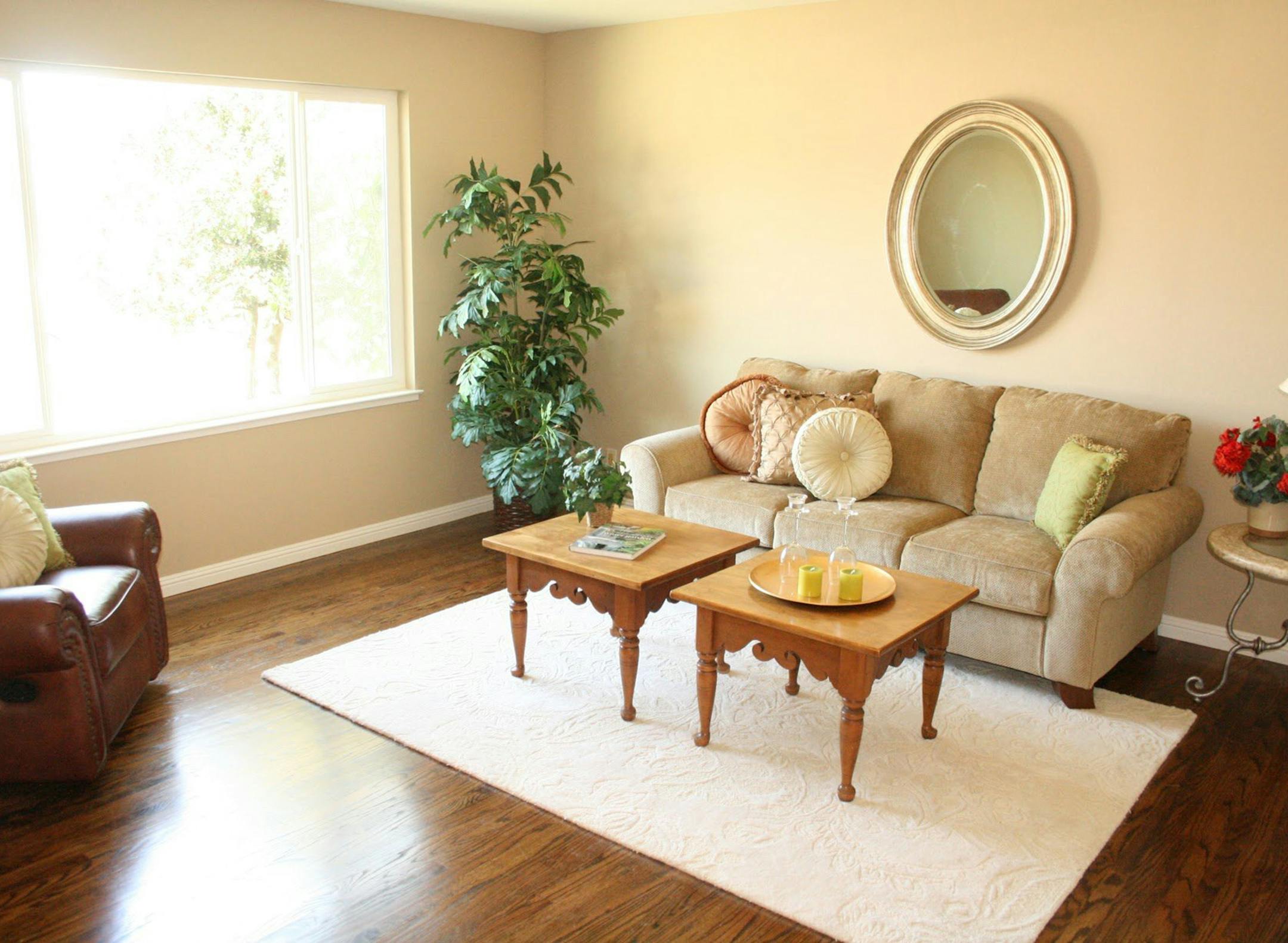 Accessories such as toss pillows, vases and throws add a finishing touch to a space. (MCT) ORG XMIT: 1156742